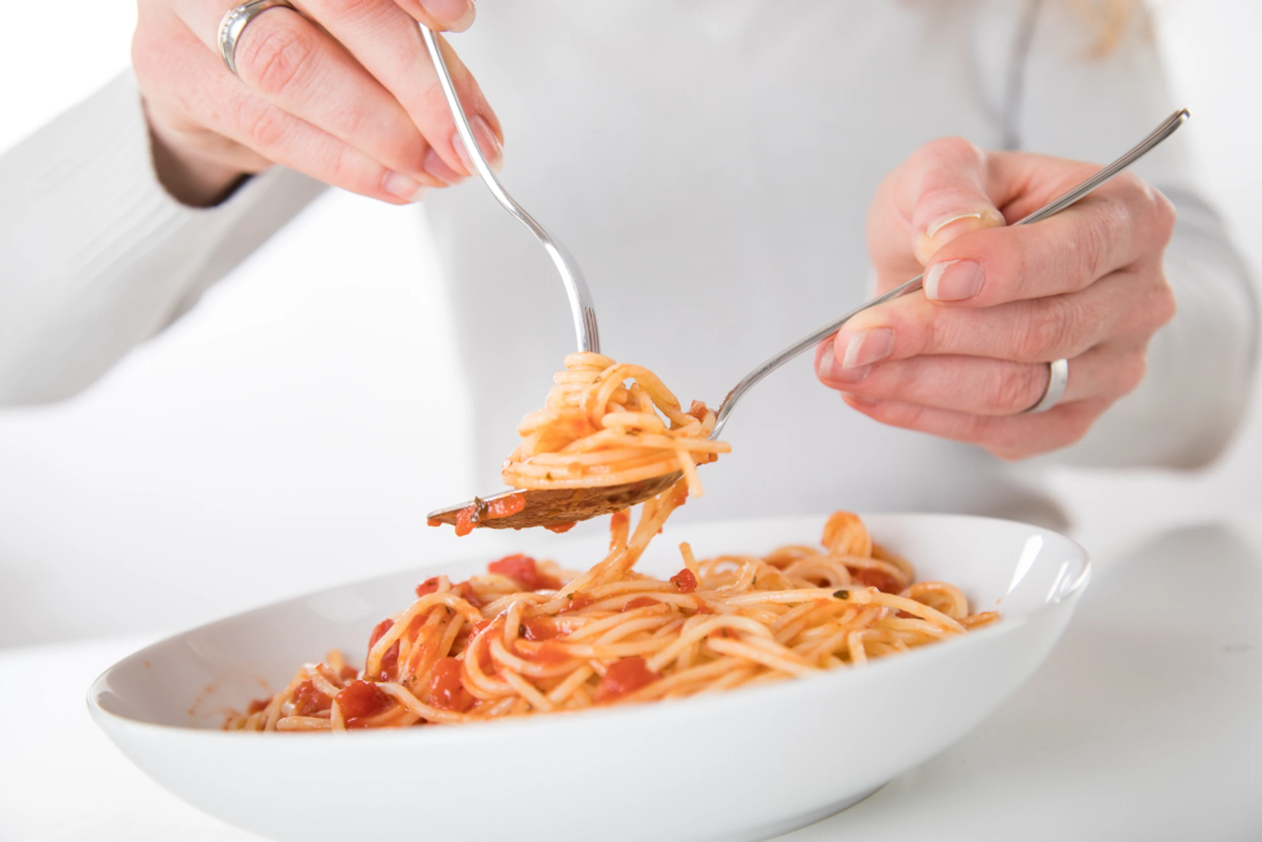 Die Stärke in den Nudeln macht gekochte Spaghetti anfällig für Keime