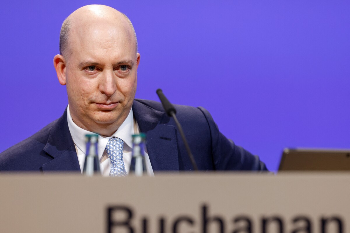 Finanzvorstand Buchanan sieht Munich Re "voll auf Kurs"