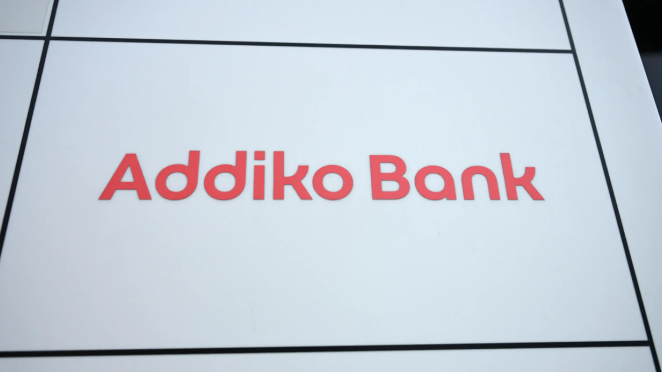 Sondereffekte belasteten die Ergebnisse der Bank