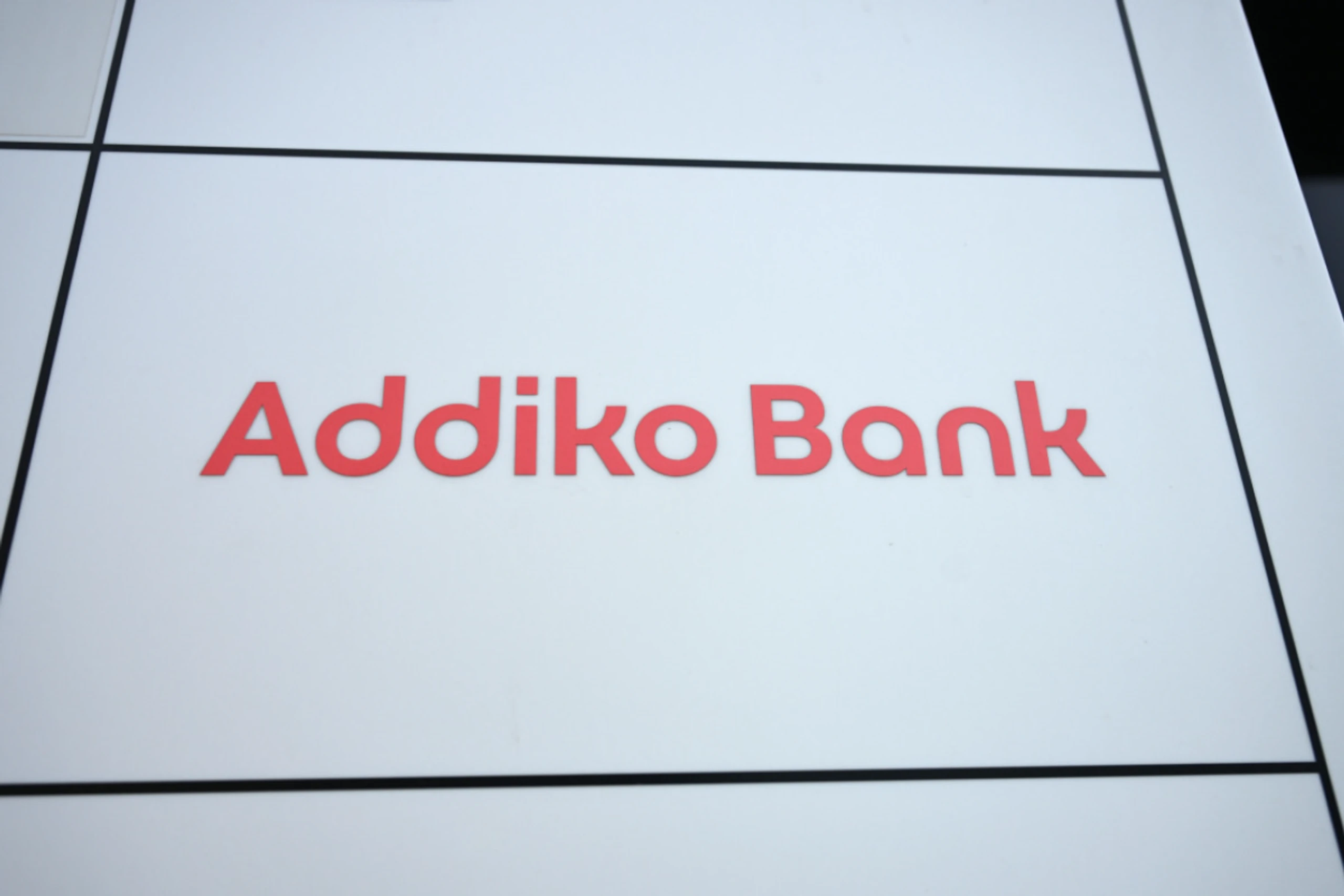 Sondereffekte belasteten die Ergebnisse der Bank