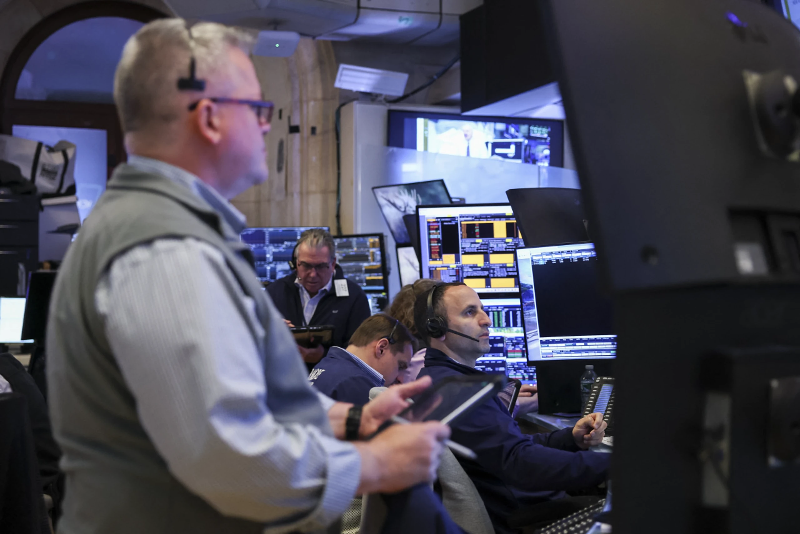 Dow Jones gibt nach, einige Techwerte erholt