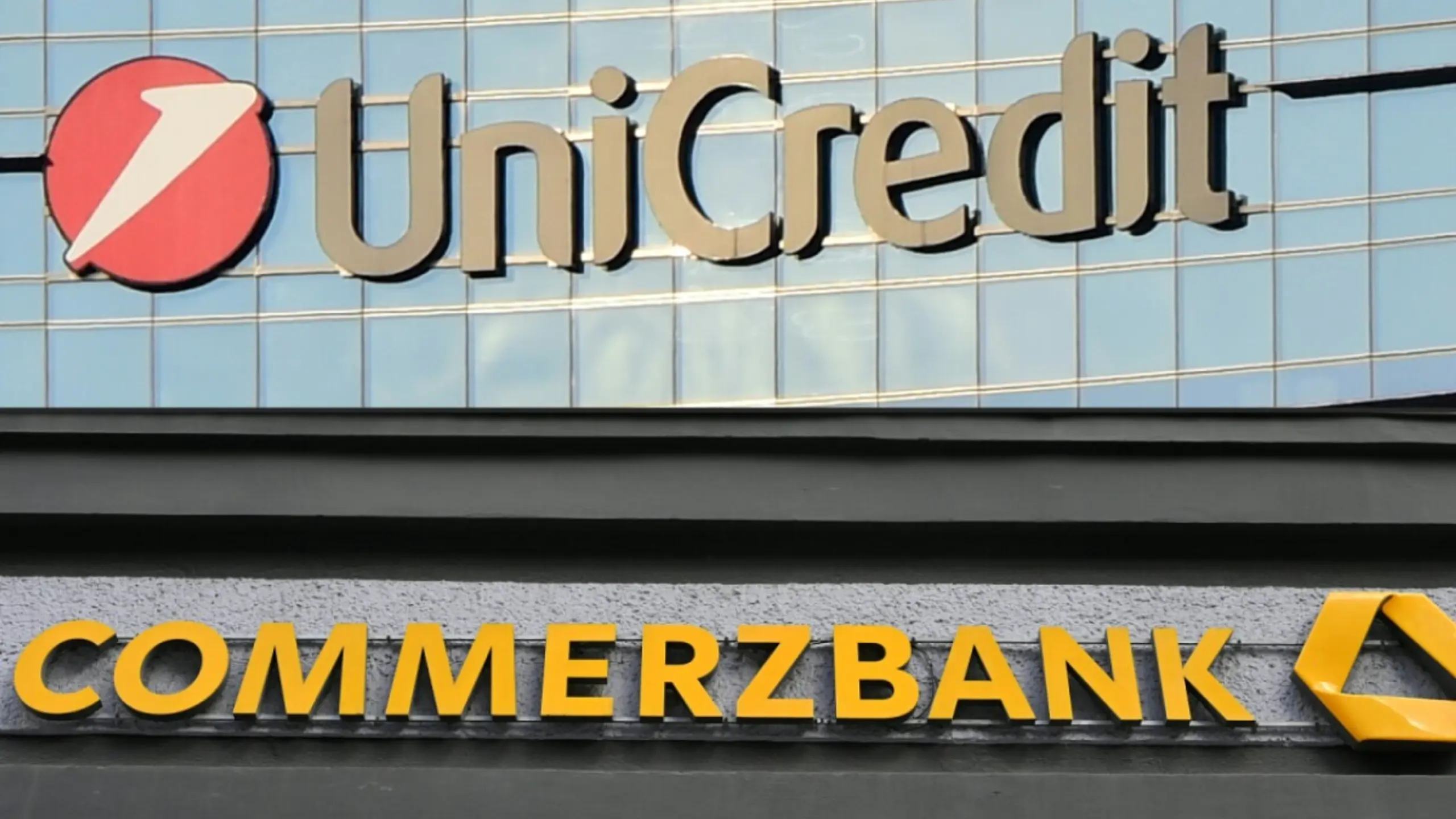 © AFP, JOHN MACDOUGALL, GIUSEPPE CACACE, Apa Unicredit greift zu
