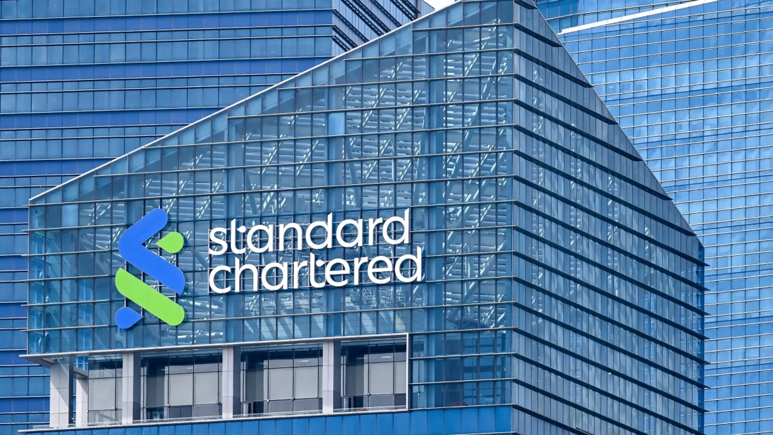 © AFP, ROSLAN RAHMAN, Apa Standard Chartered will einfache Arbeit durch Automatisierung ersetzen