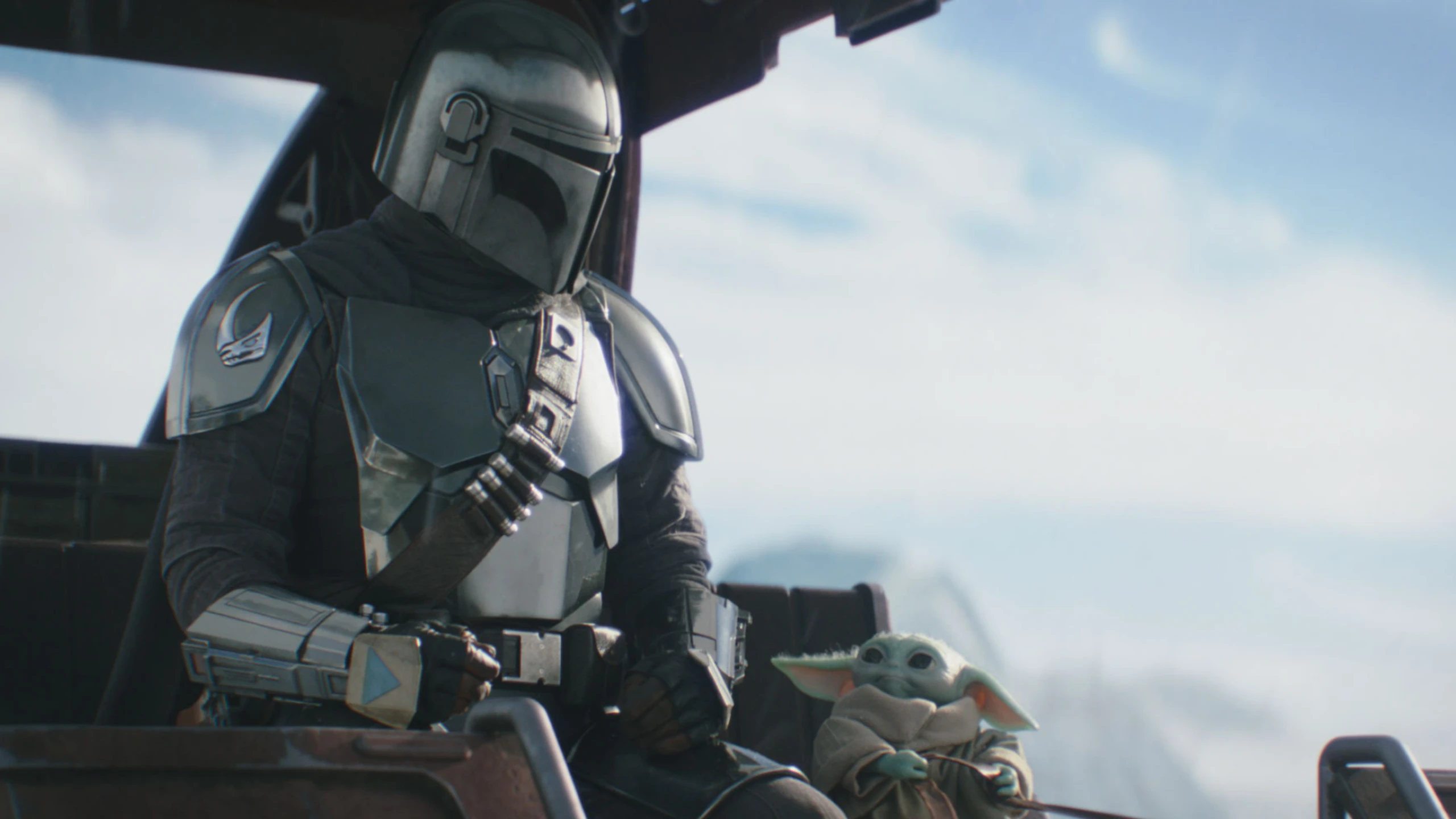 (L-R) Mandalorian (Pedro Pascal) and Grogu in Lucasfilm's THE MANDALORIAN AND GROGU.