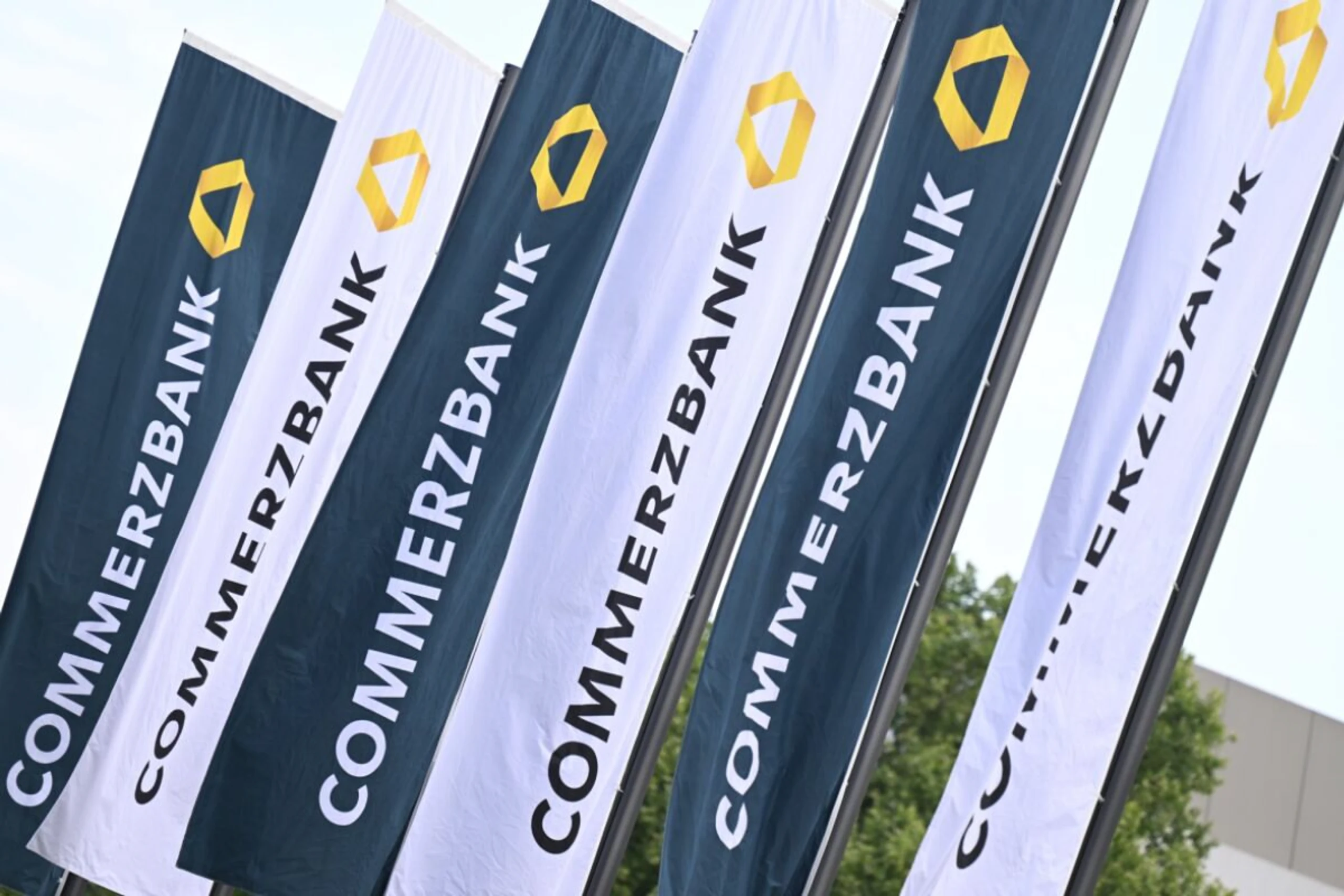 ++ ARCHIVBILD ++ Coomerzbank wehrt sich gegen Unicredit-Avancen