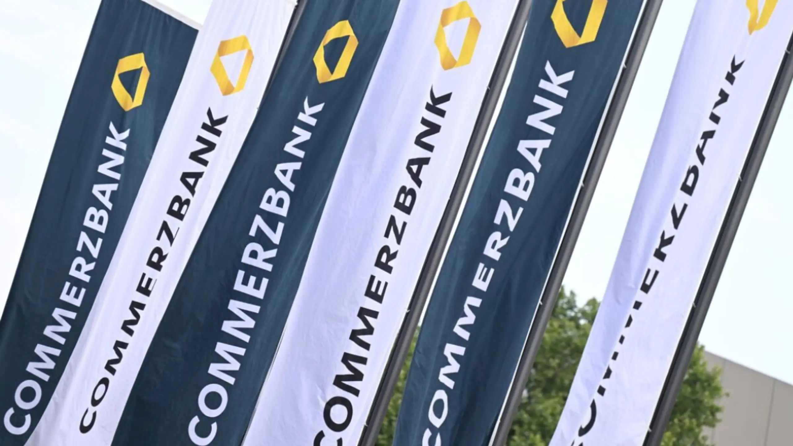 © DPA, Arne Dedert, Apa ++ ARCHIVBILD ++ Coomerzbank wehrt sich gegen Unicredit-Avancen