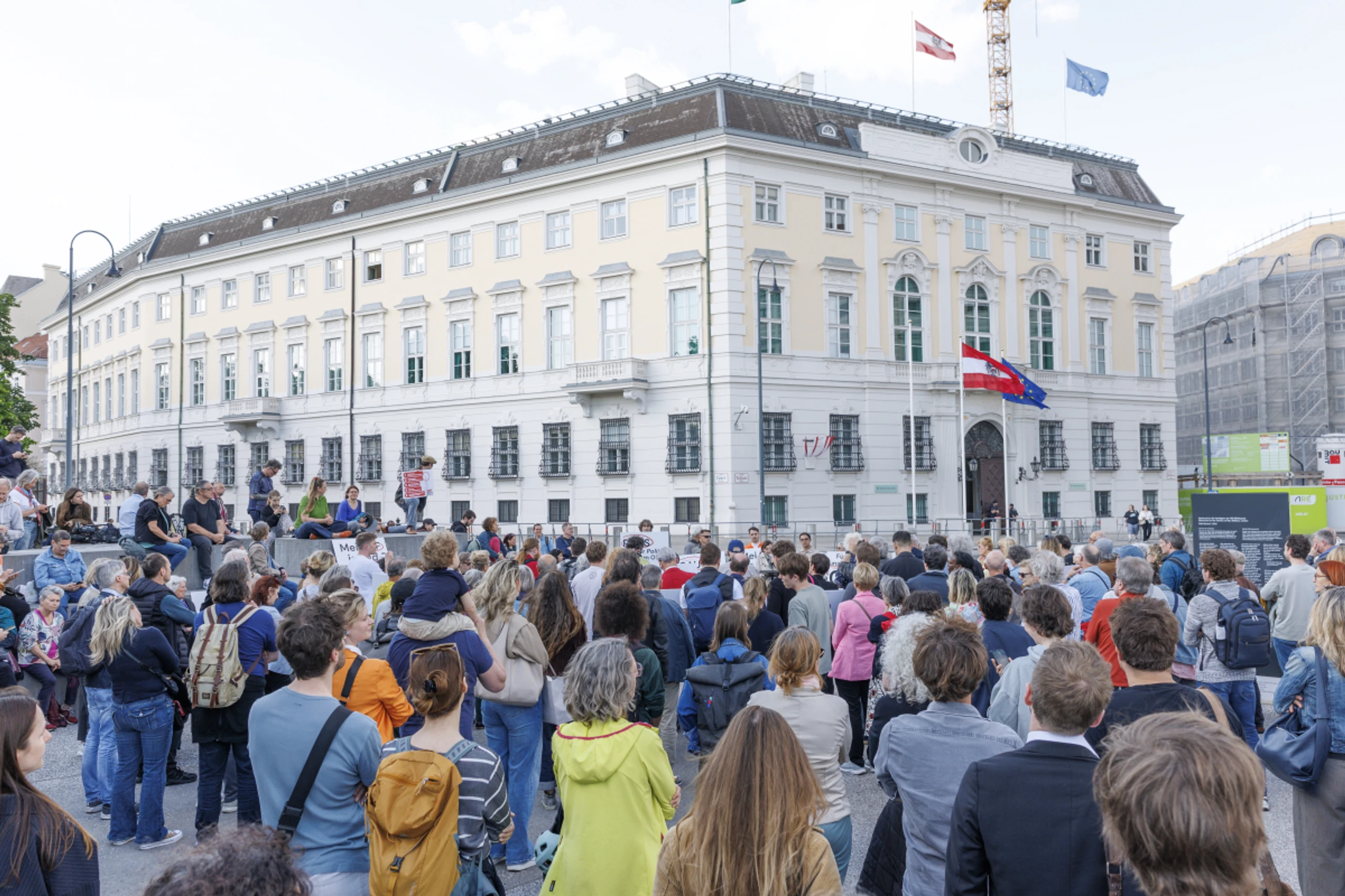 Teilnehmer forderten vor dem Bundeskanzleramt eine freie ORF-Wahl