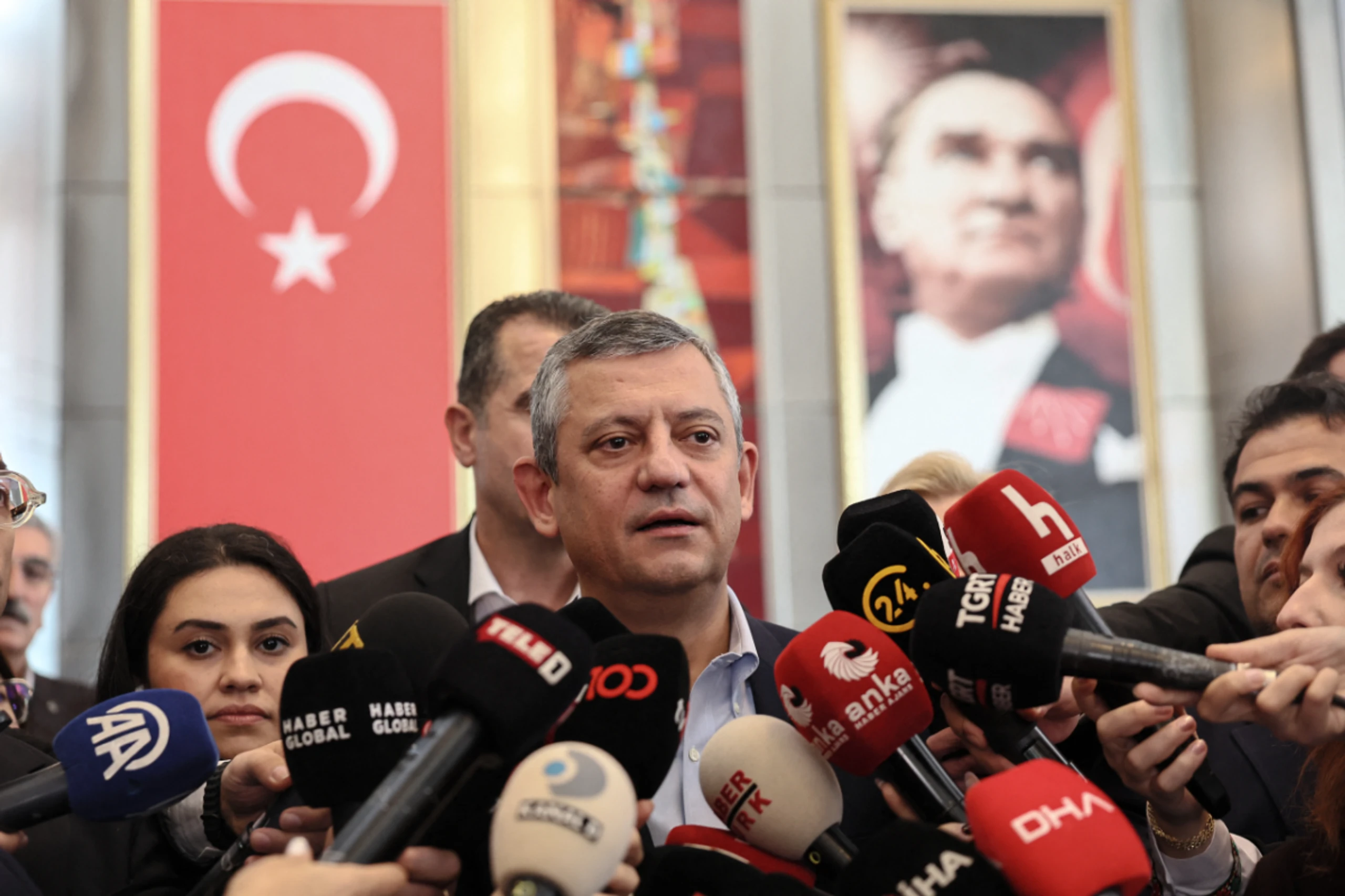 Özgür Özel wurde von einem Gericht in Ankara seines Amtes enthoben