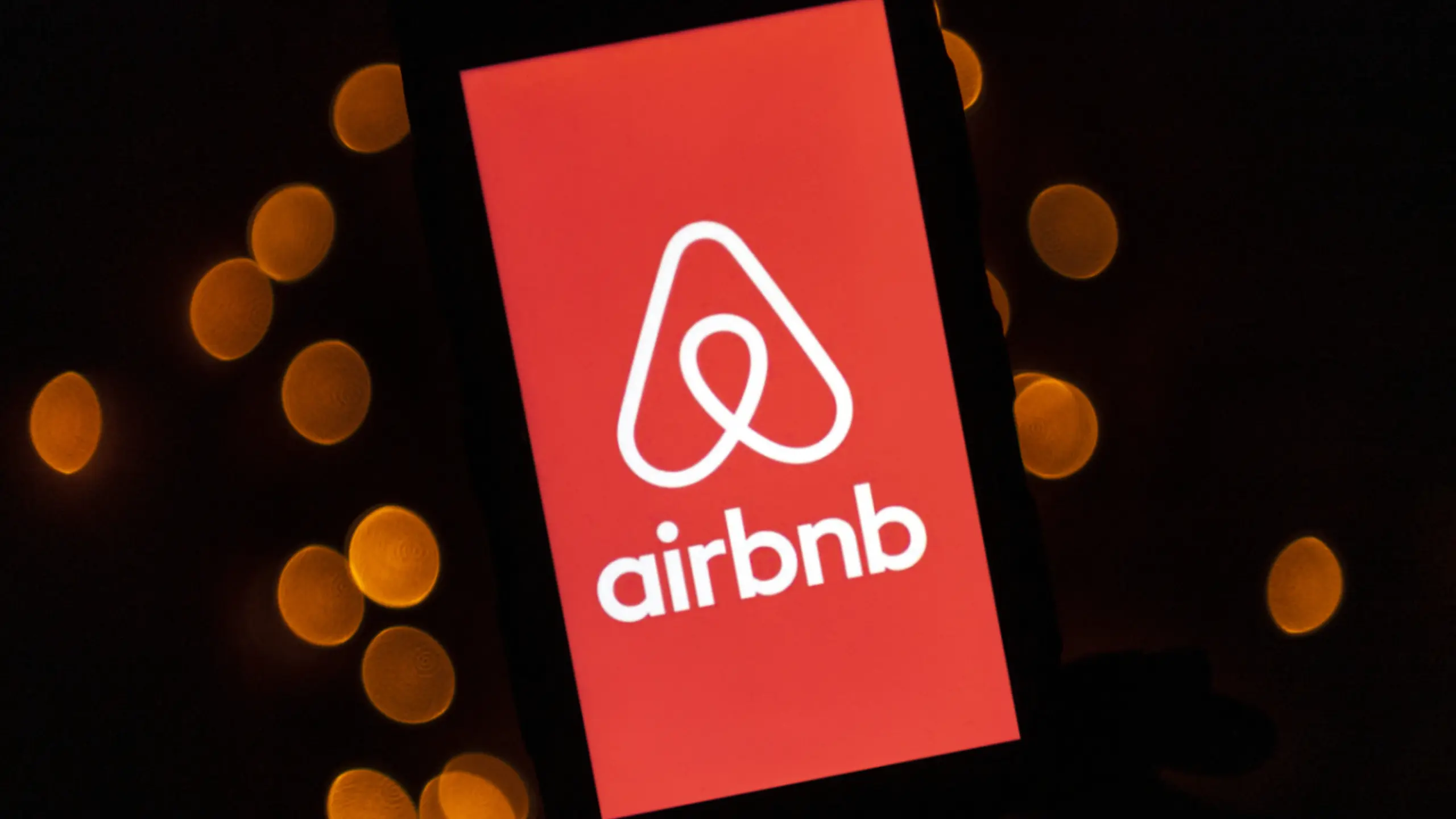 © AFP, LIONEL BONAVENTURE, Apa KI soll auch bei AirBnB zu personalisierten Angeboten führen