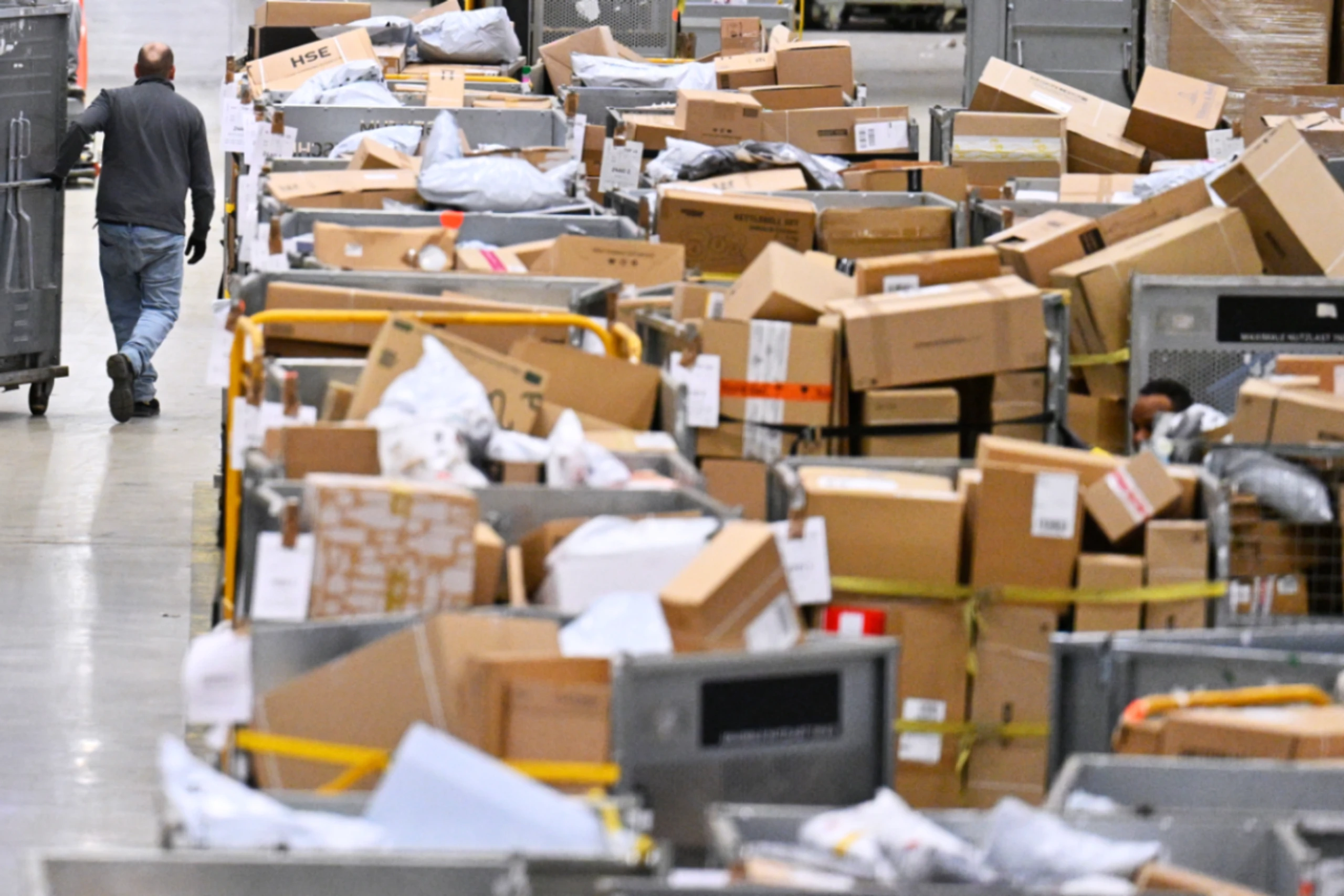 RH zu Paketsteuer: Hohe Kosten/Aufwand für Private, Händler und Finanz