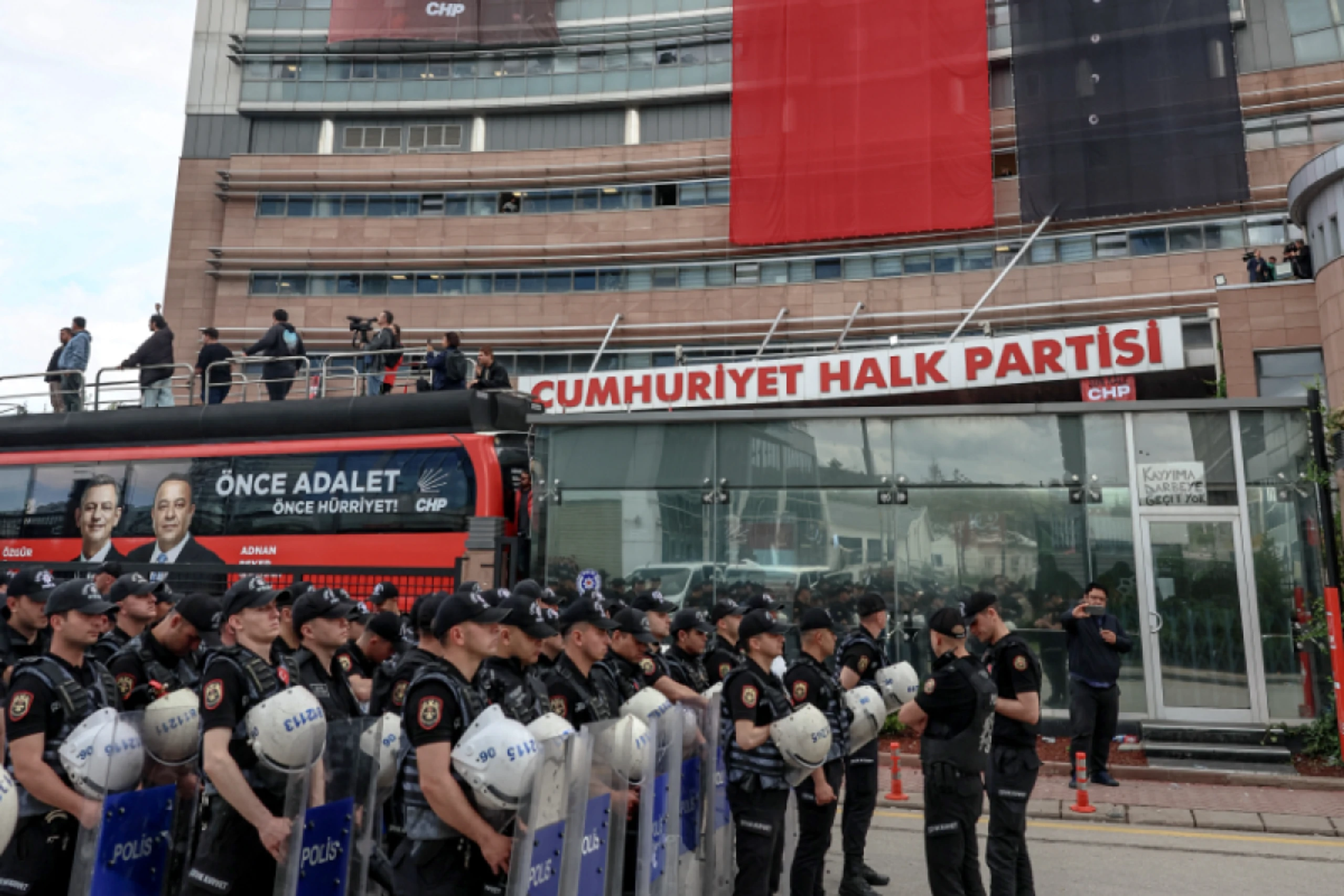Sonderpolizei vor dem Sturm der CHP-Zentrale