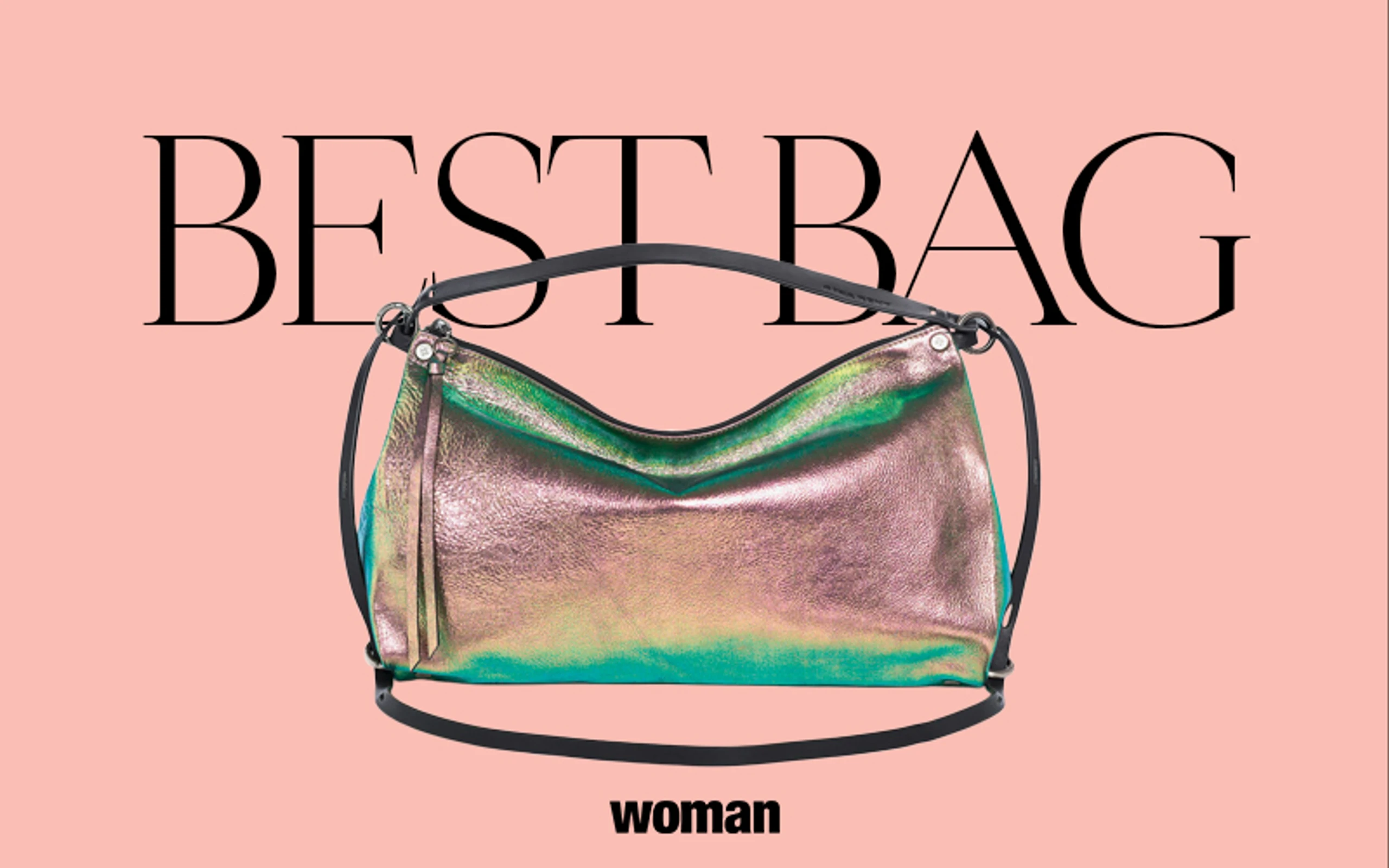 Bunte Metallic-Bag von Ina Kent vor rosa Hintergrund