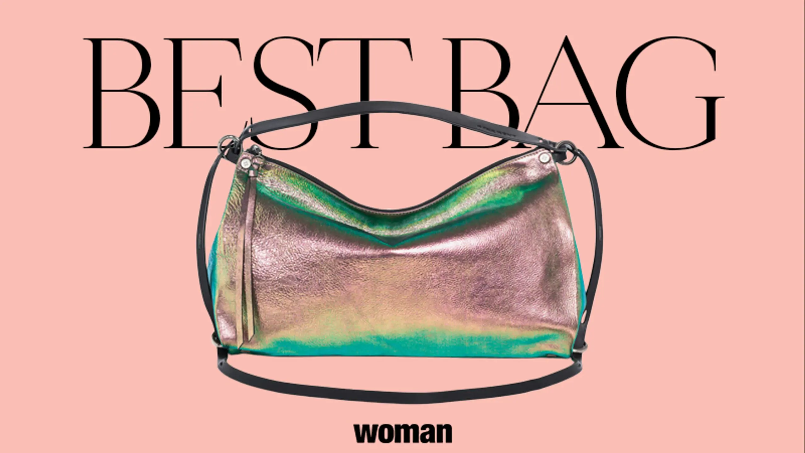 Bunte Metallic-Bag von Ina Kent vor rosa Hintergrund