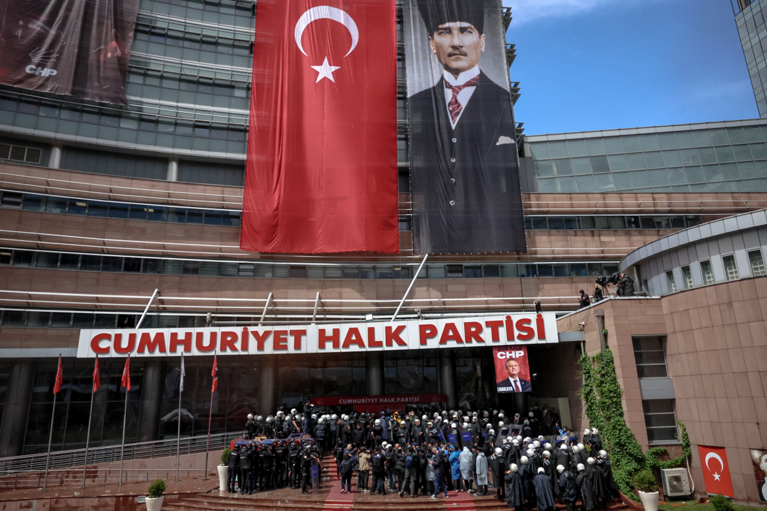 Demokratie und Säkularismus in der Türkei in Bedrängnis