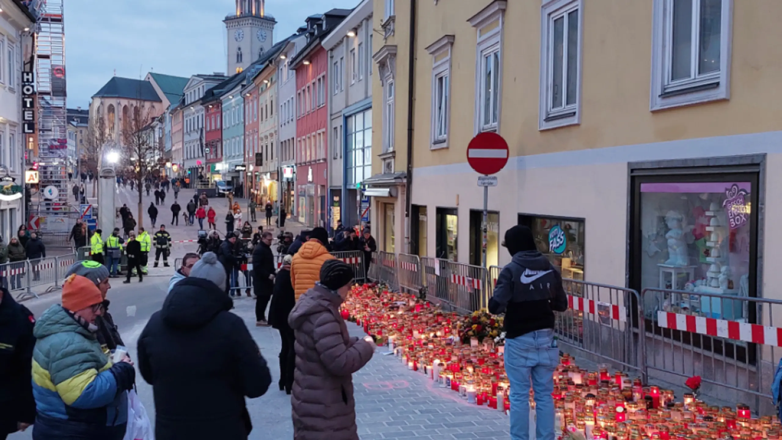 © PETER LINDNER, Apa Der Tatort in Villach drei Tage nach dem Anschlag