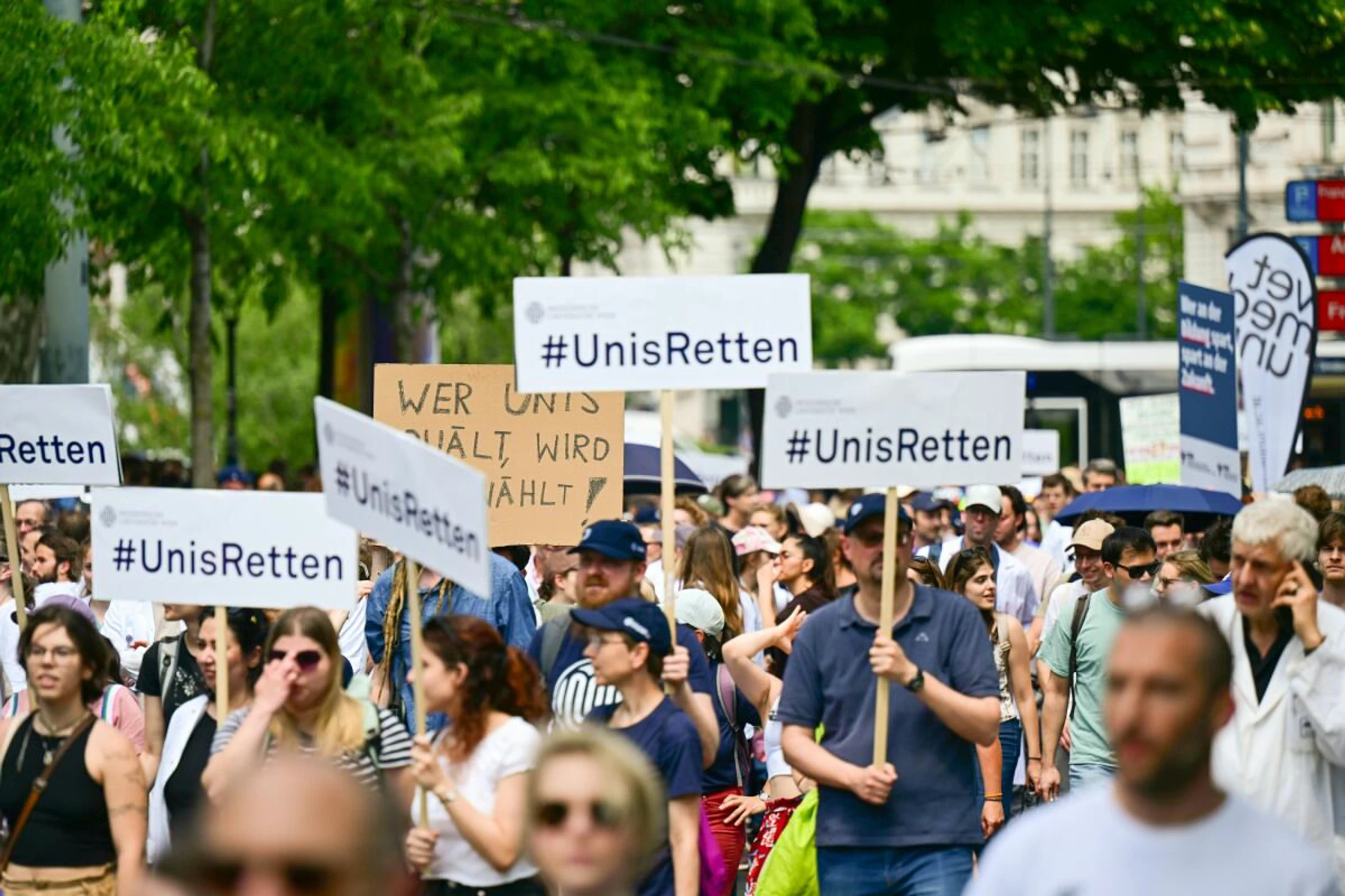 Studierende und Uni-Bedienstete gingen auf die Straße