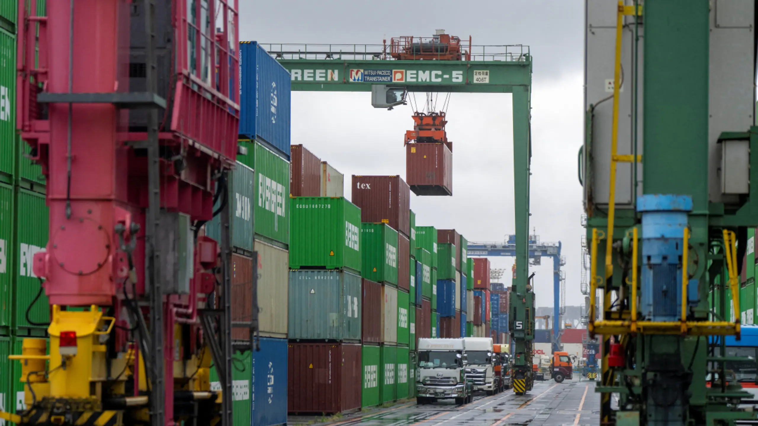 © AFP, KAZUHIRO NOGI, Apa Materialmangel, steigende Preise und trübe Exportaussichten belasten