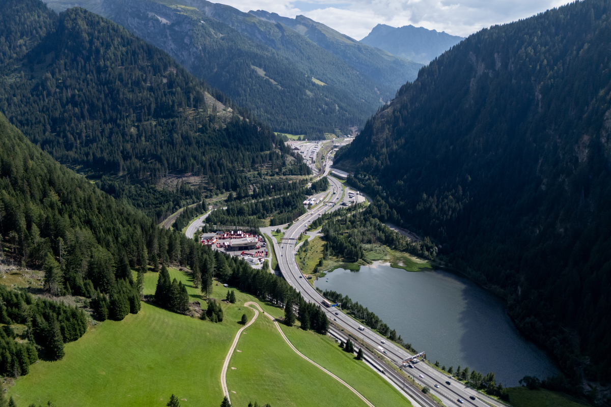 Der Verkehrsbelastung am Brenner wird bei der Demo heftig kritisiert