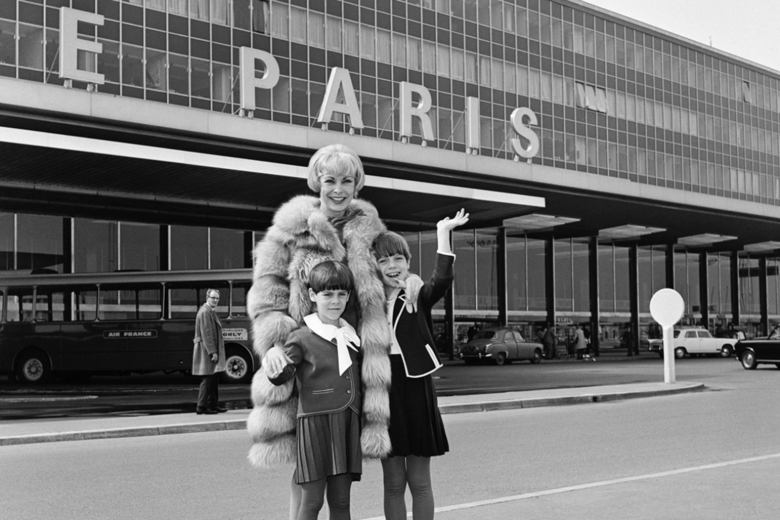 Die Geschwister im Jahre 1965 mit ihrer Mama