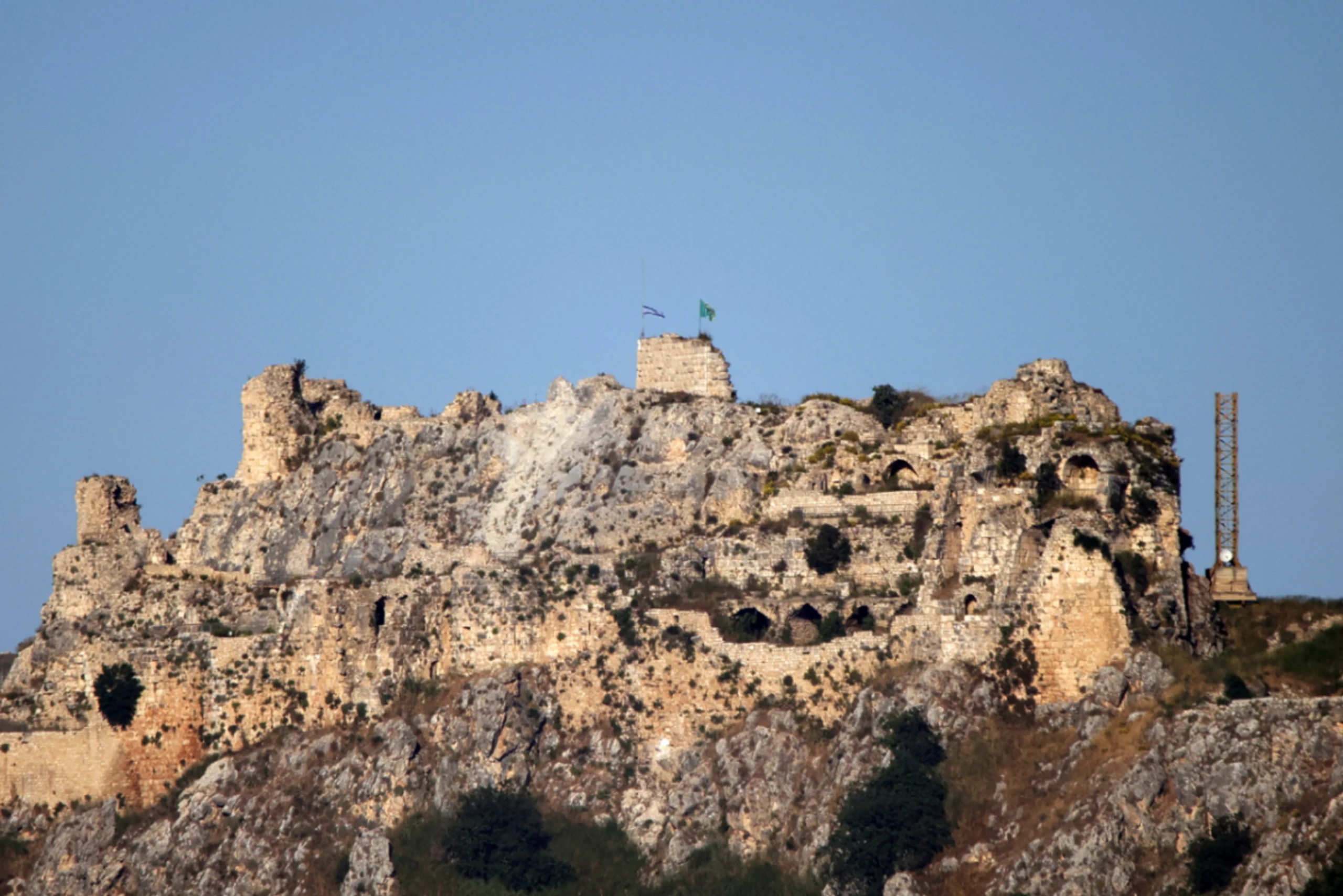 Soldaten hissten am Sonntag die israelische Flagge über der Burg