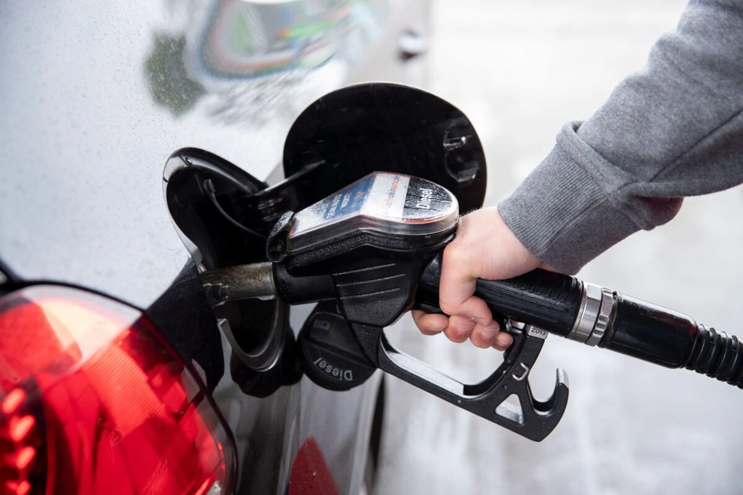 ++ ARCHIVBILD ++ Diesel günstiger als im April, aber teurer als im Februar