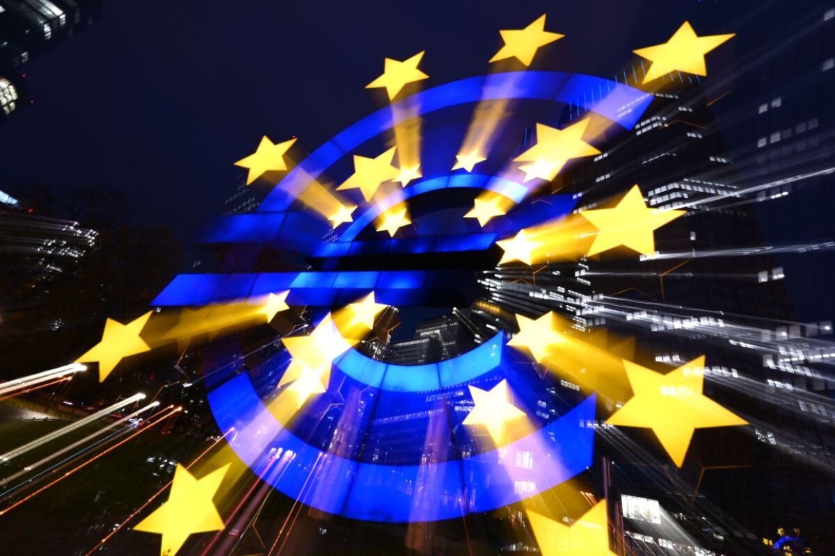 ++ ARCHIVBILD ++ EZB strebt stärkere Rolle des Euro neben Dollar an