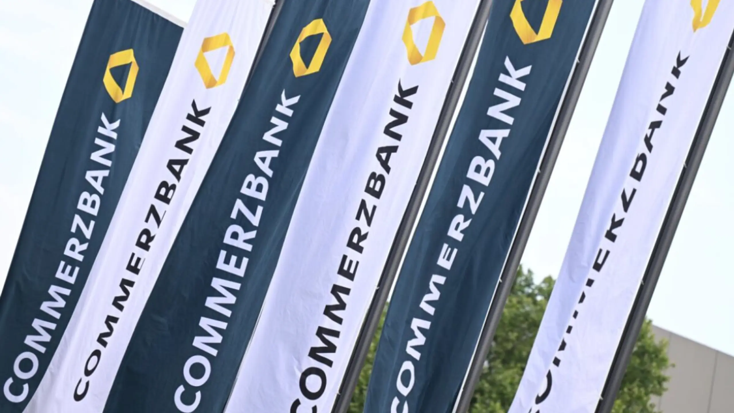 ++ ARCHIVBILD ++ UniCredit vermeidet Pflichtangebot für alle Commerzbank-Aktien