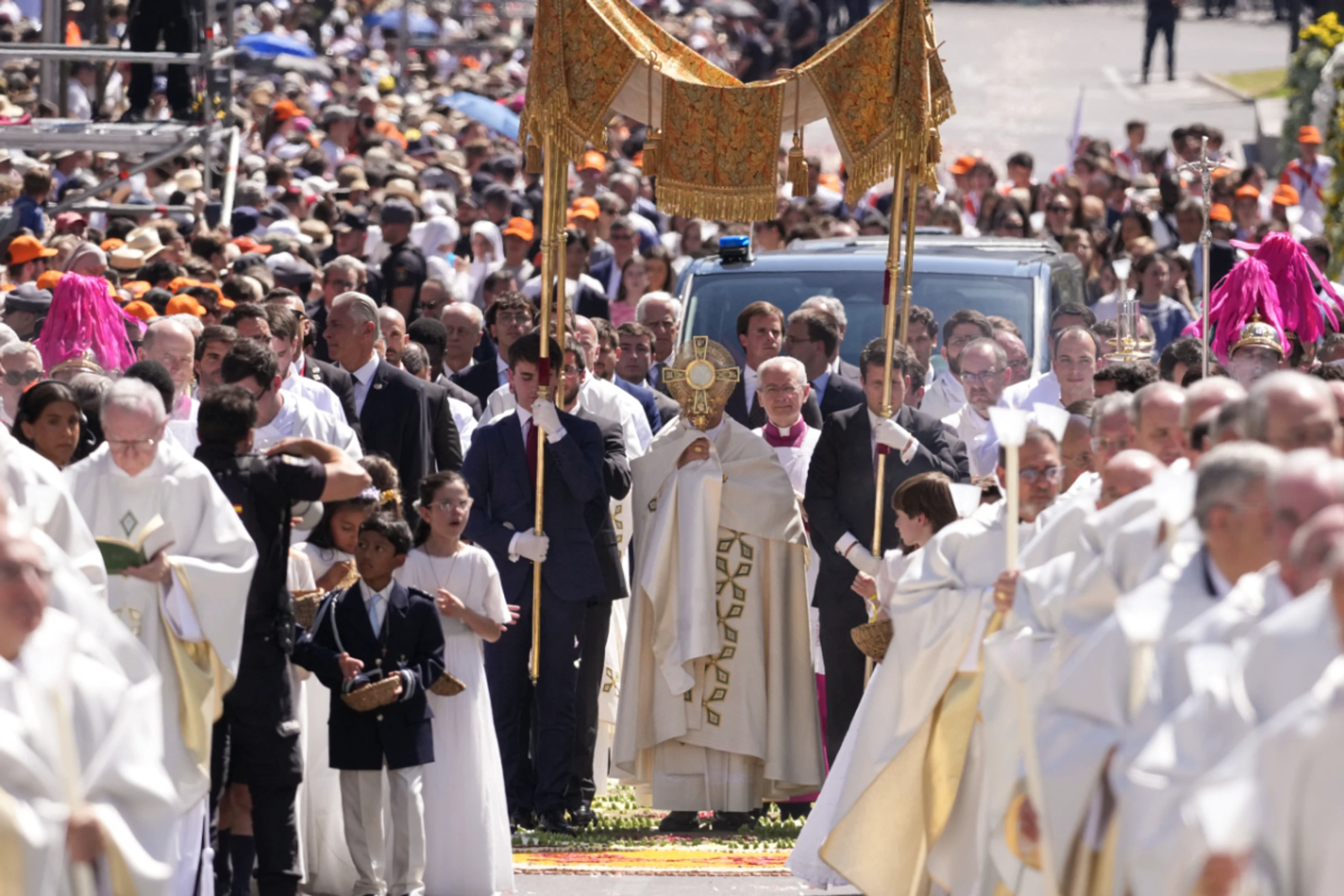Papst Leo XIV. bei Fronleichnamsprozession in Madrid
