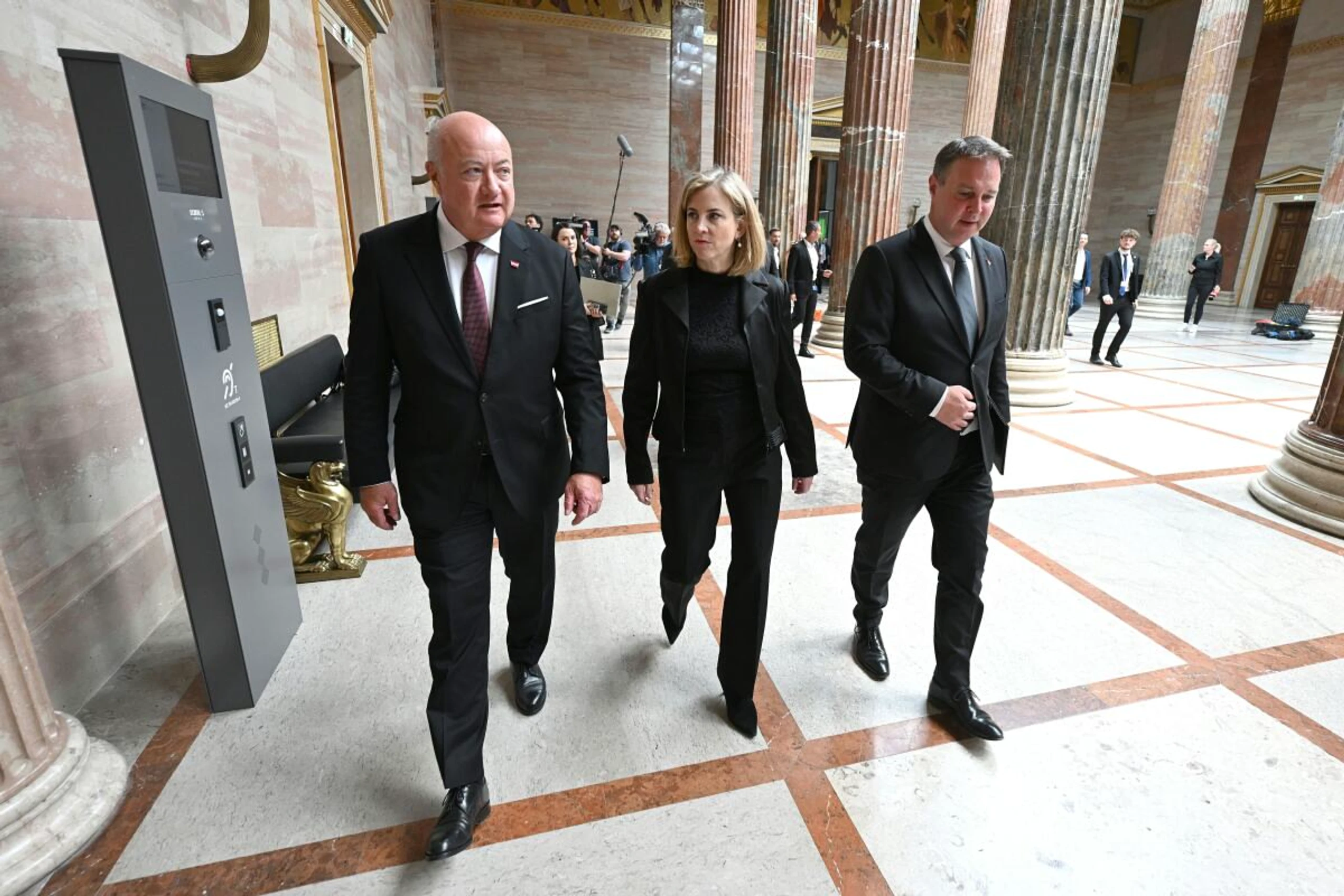 Koalition lobt Doppelbudget