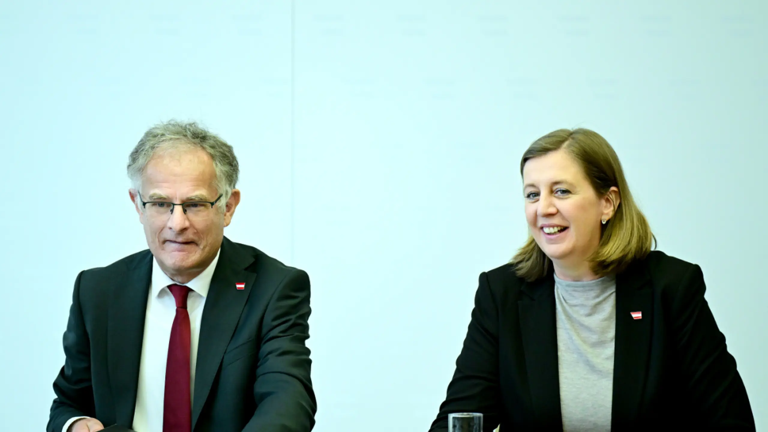 © APA/APA/ROLAND SCHLAGER/ROLAND SCHLAGER Durchschnaufen für die Chefs des Finanzressorts