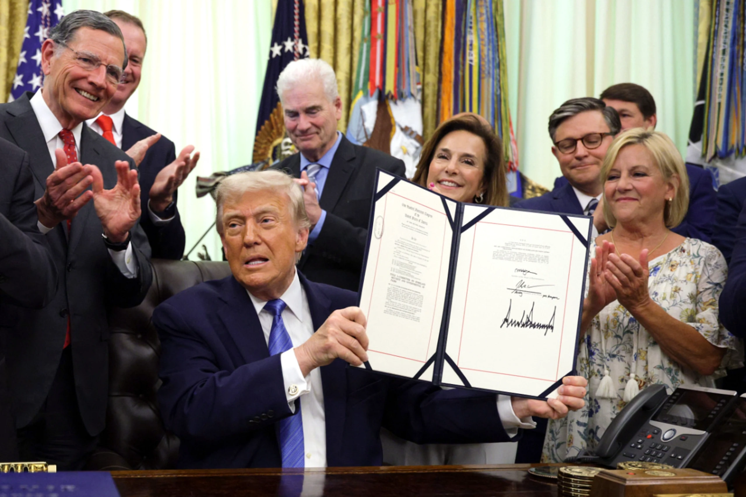 US-Präsident Donald Trump zeigt  "Secure America"-Gesetz