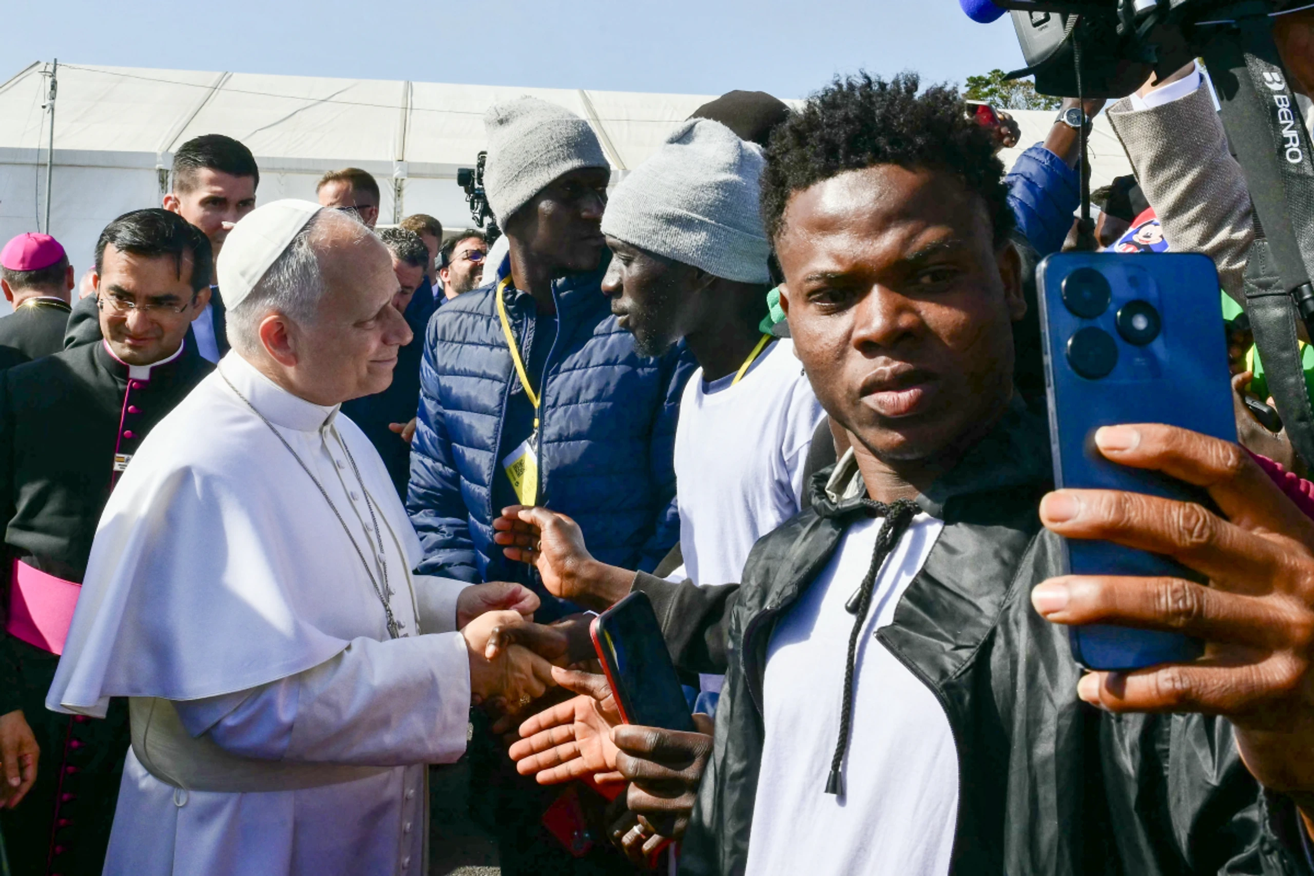 Der Papst traf mit Migranten zusammen