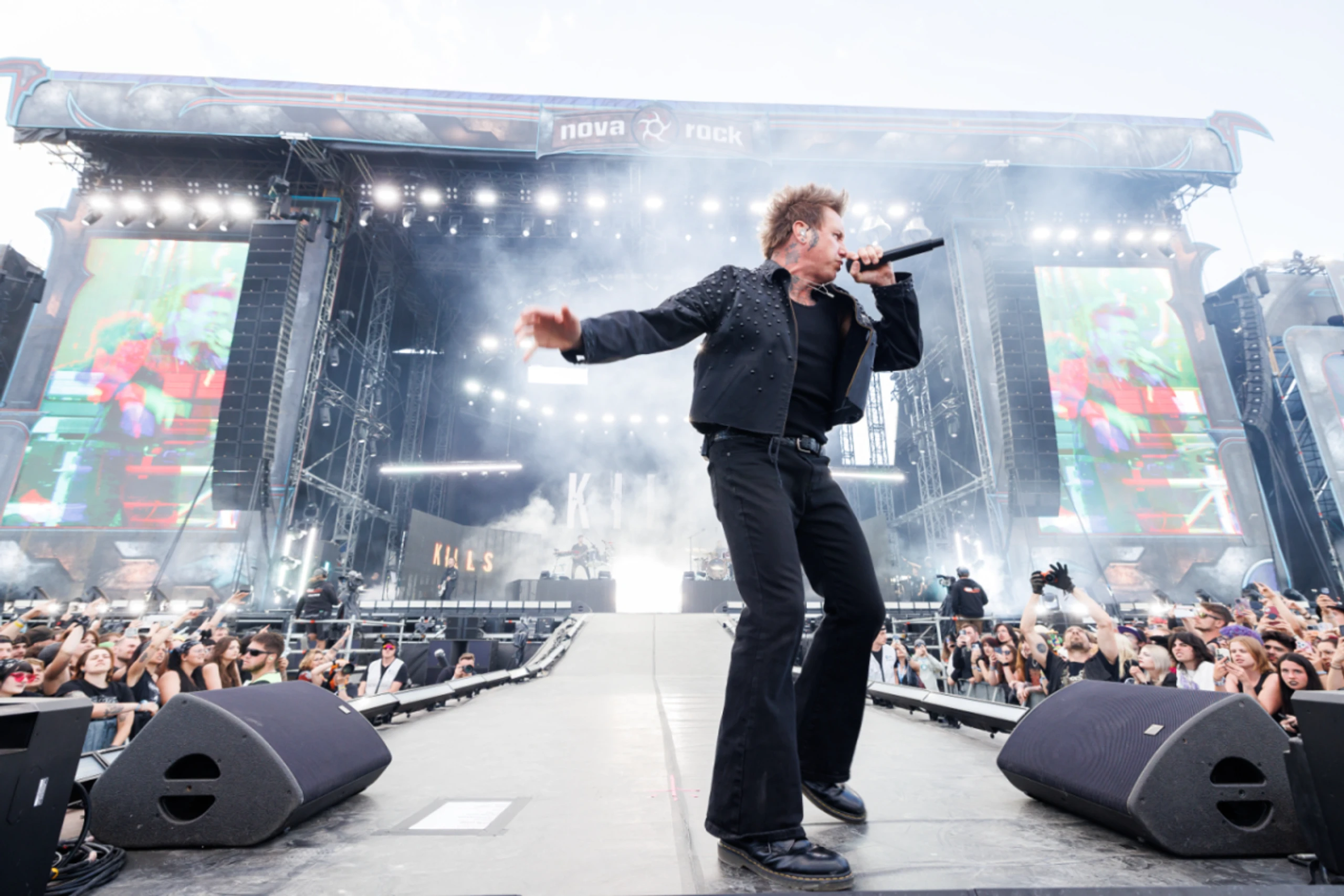 Bei Papa Roach ging es am Gelände noch einmal wild her