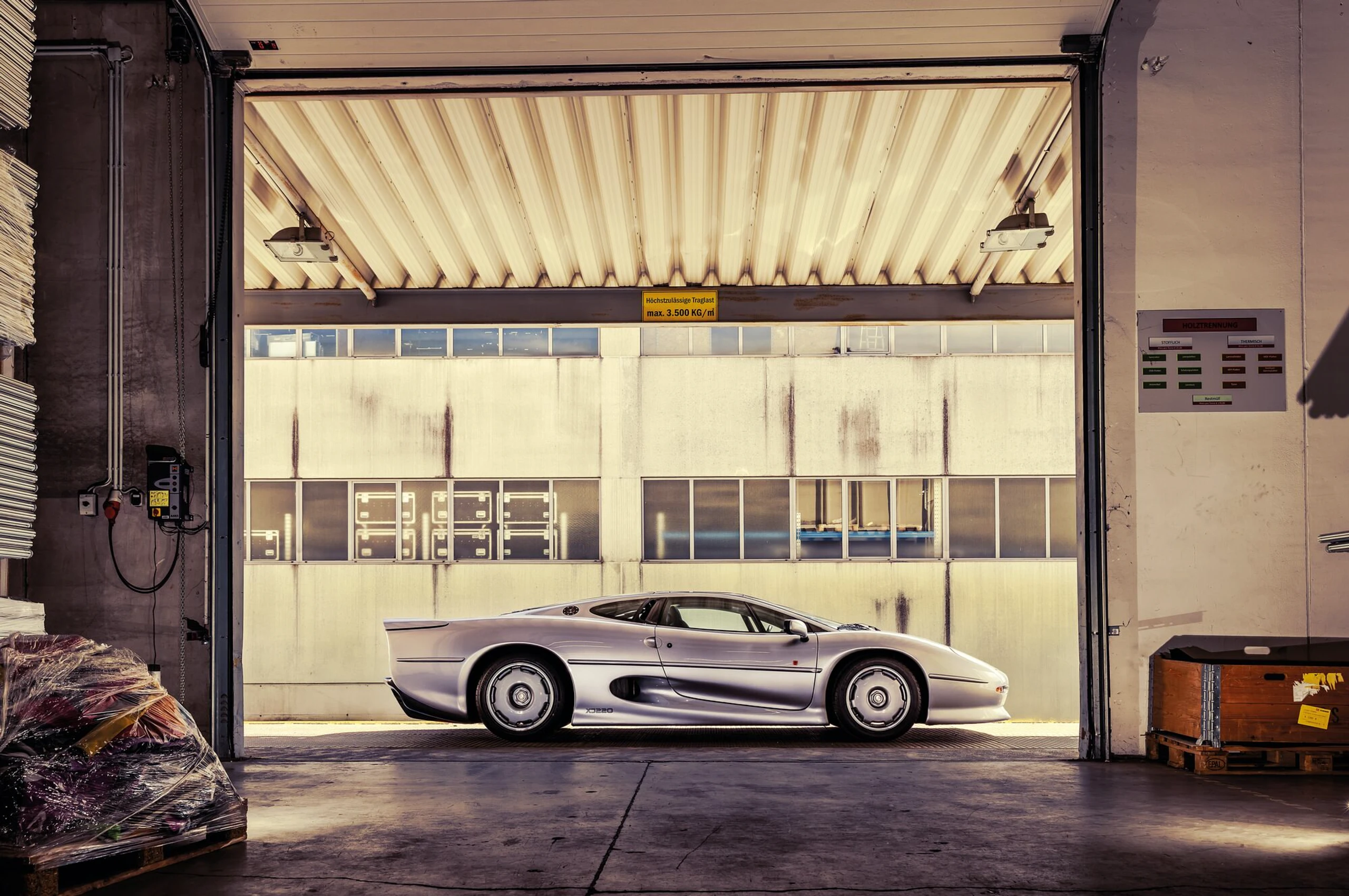 Jaguar XJ220