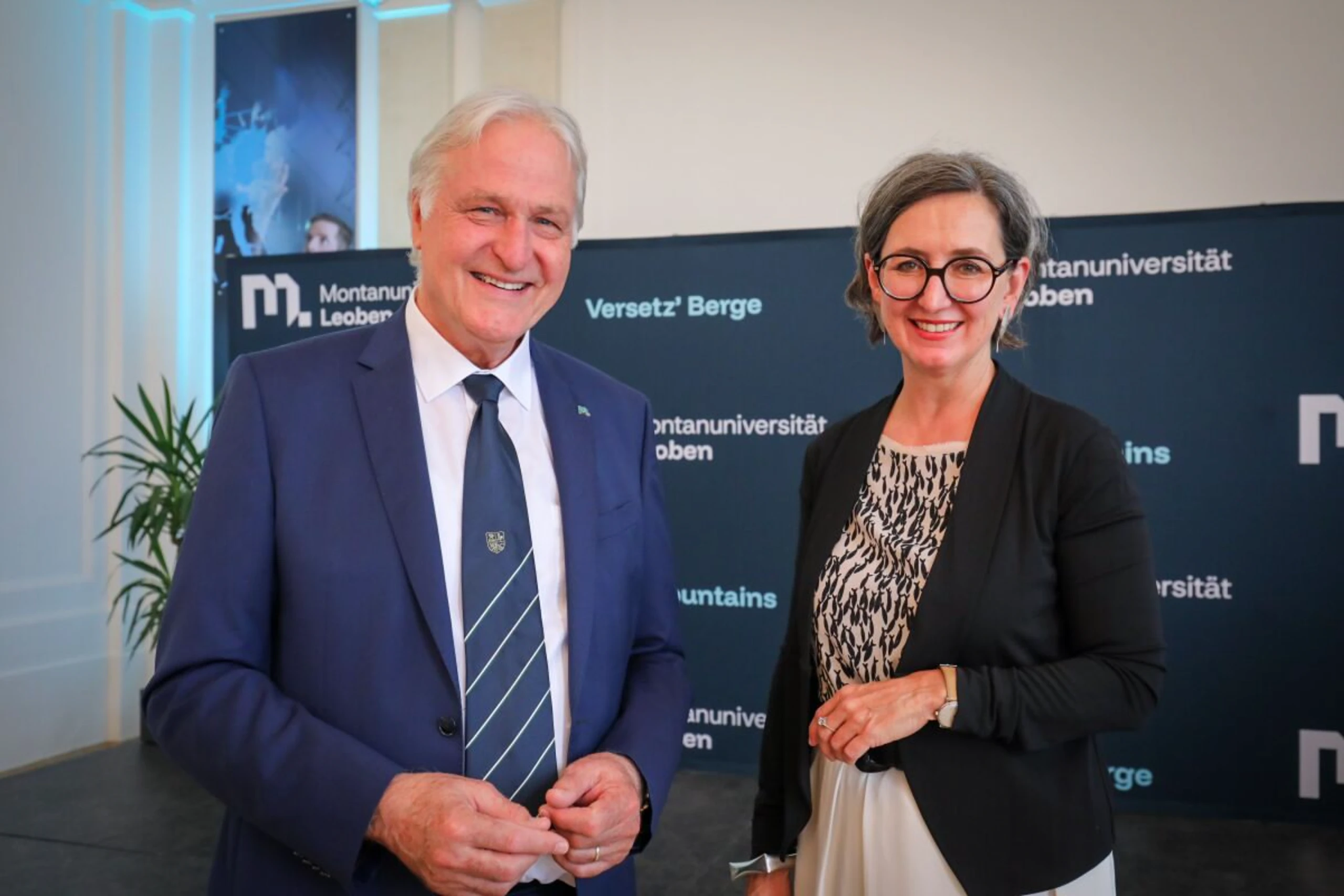 Rektor Peter Moser mit Univ.-Prof. Dr. Barbara Stelzl-Marx