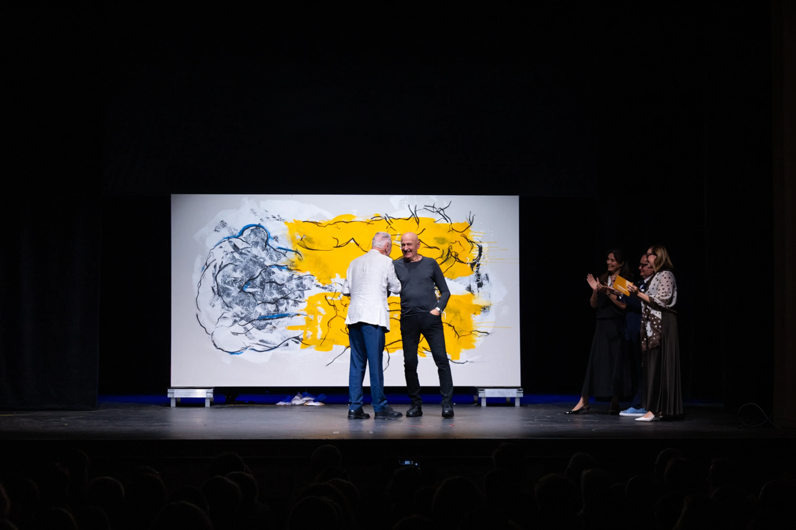 Stadttheater Wiener Neustadt eröffnet Dauerausstellung mit Werken von Hannes Mlenek