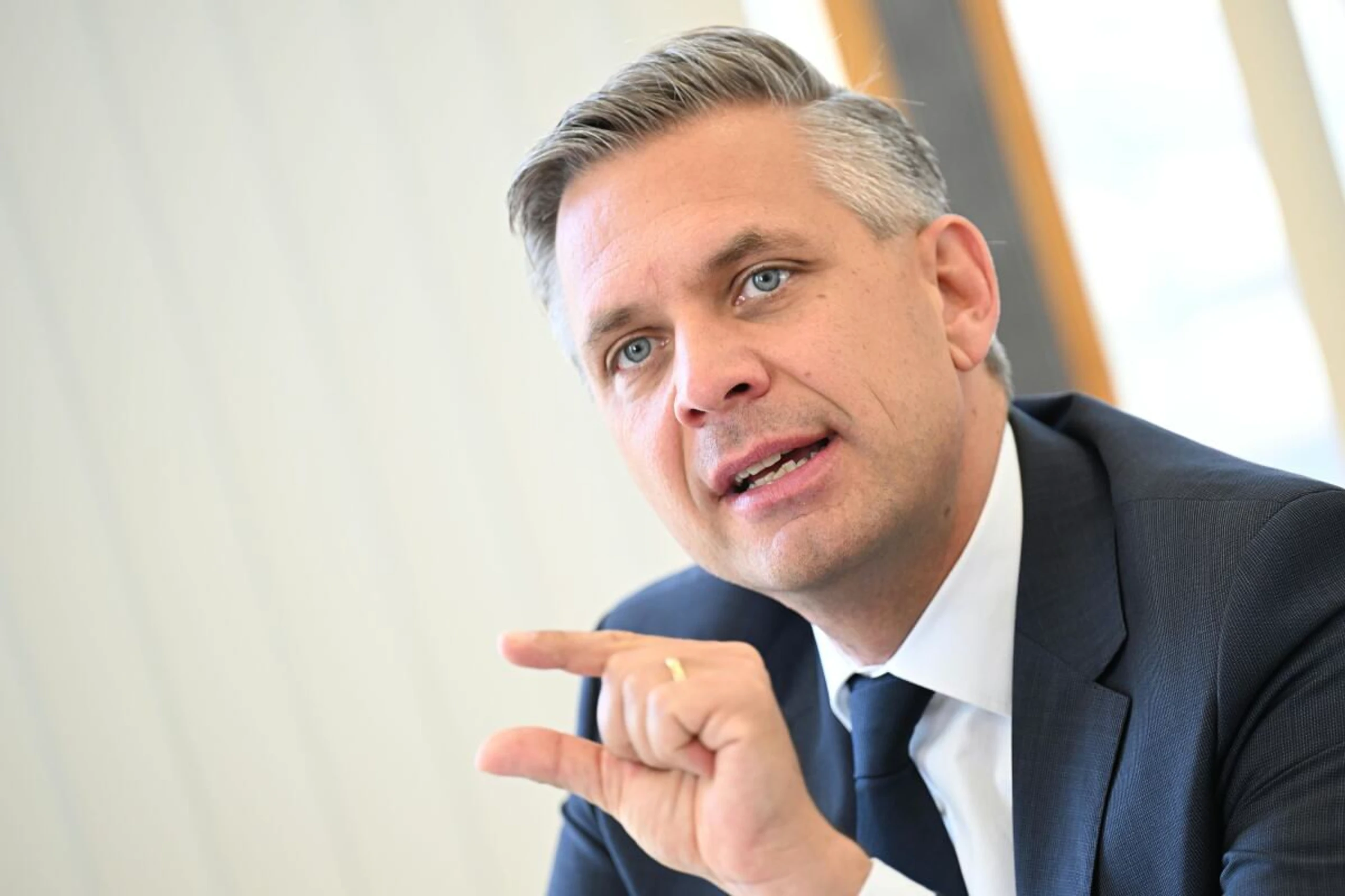 Wirtschaftsminister will verstärkt Unternehmer nach Österreich holen
