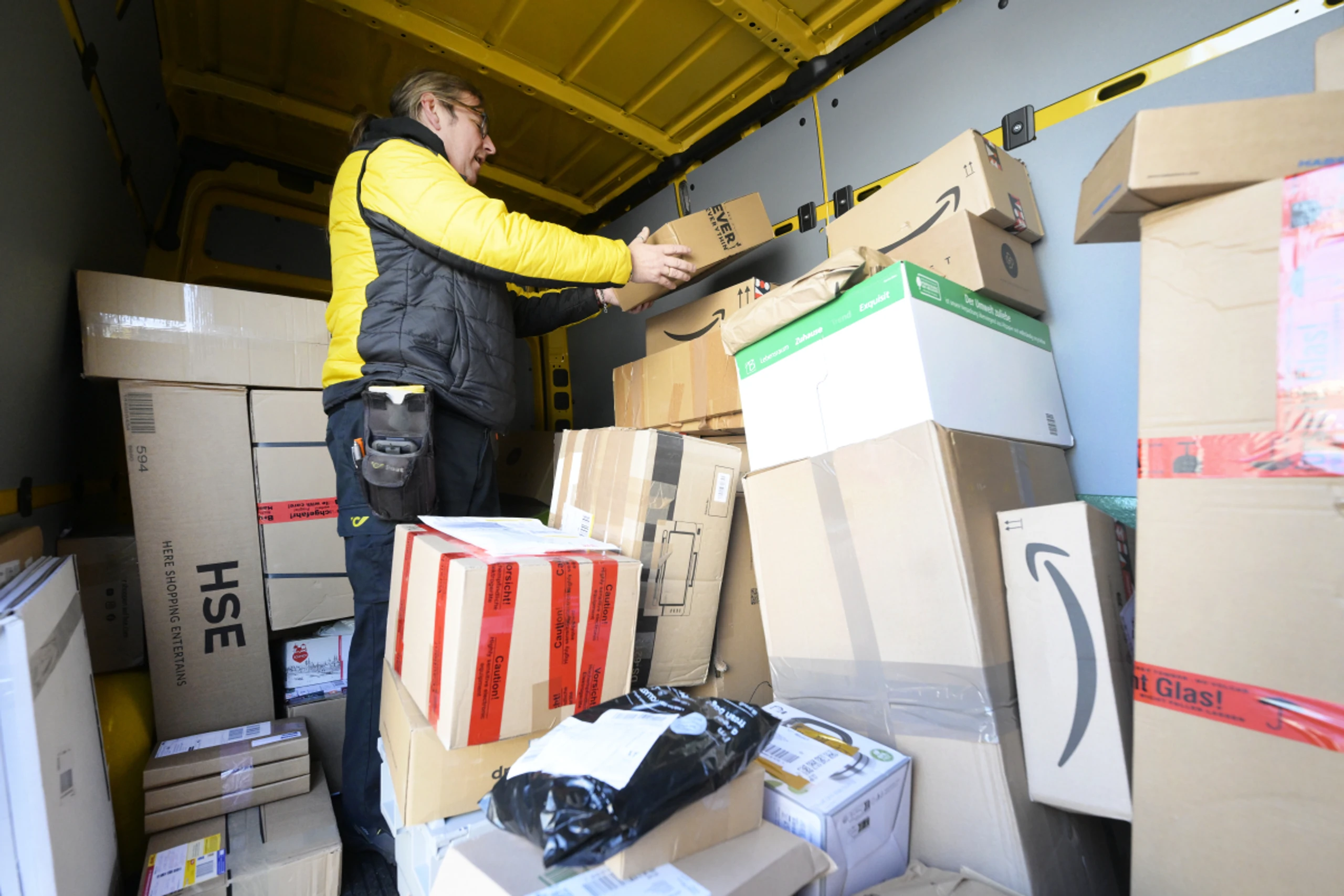 Post-Chef Oblin erwartet "ordentlichen Dämpfer" im Paketgeschäft