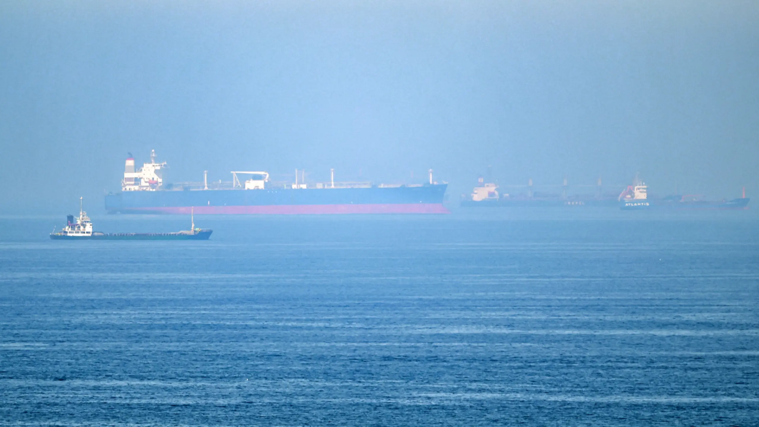 Mehrere Öltanker haben die Straße von Hormuz durchqueren können