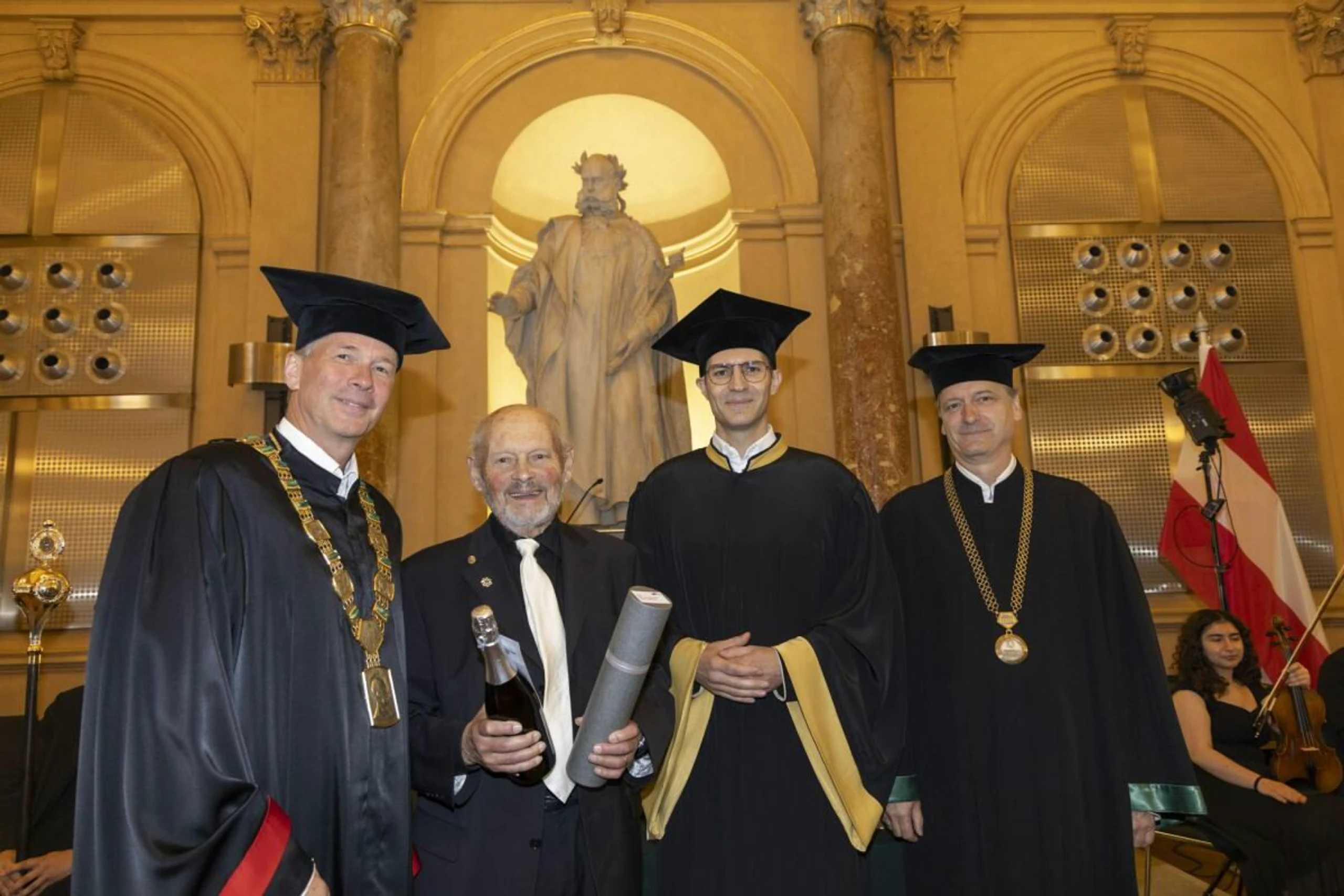 Promovend Eugen Gross (2. v.l.)