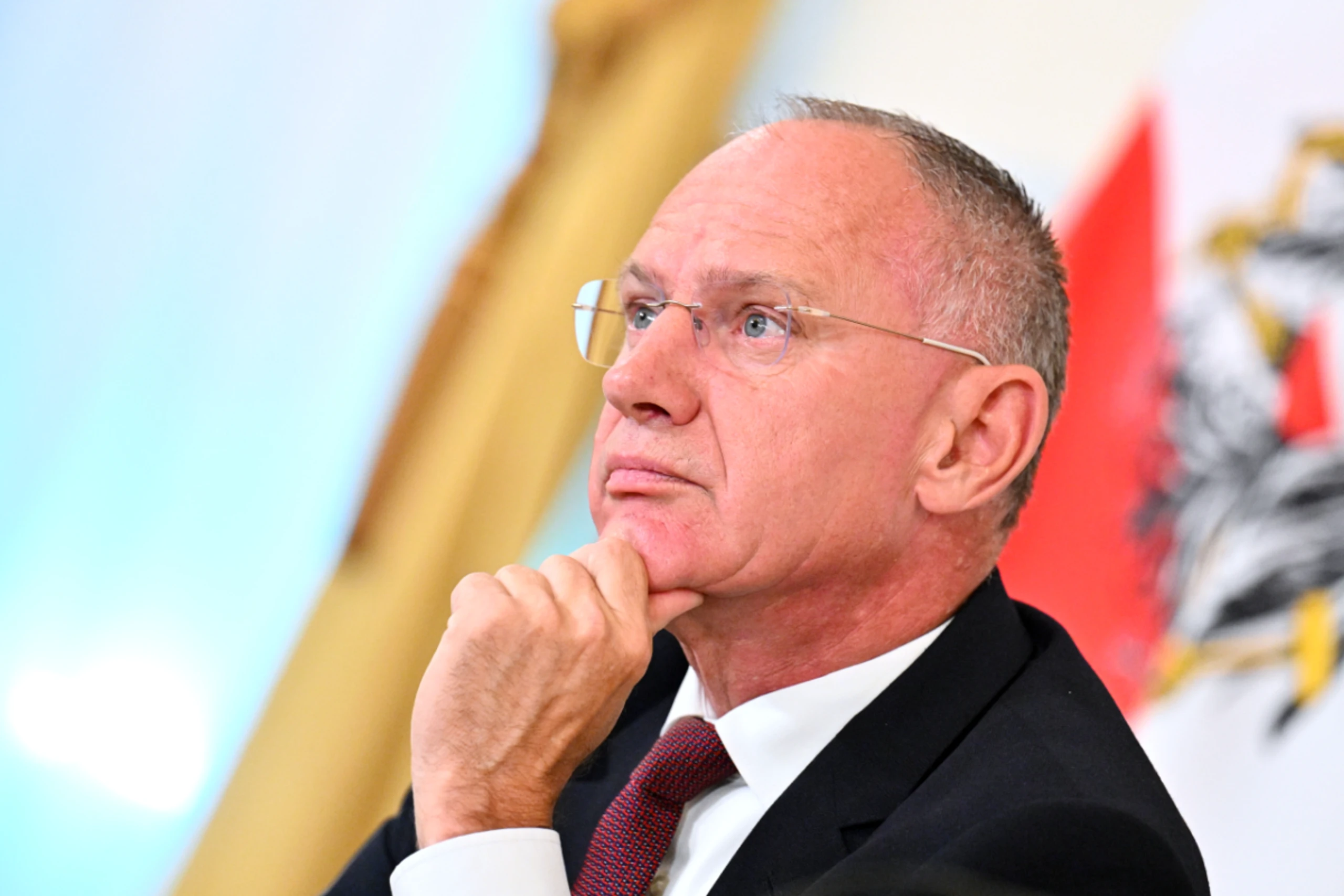 Die Umfragewerte hätte er gern anders, aber die Politik passt