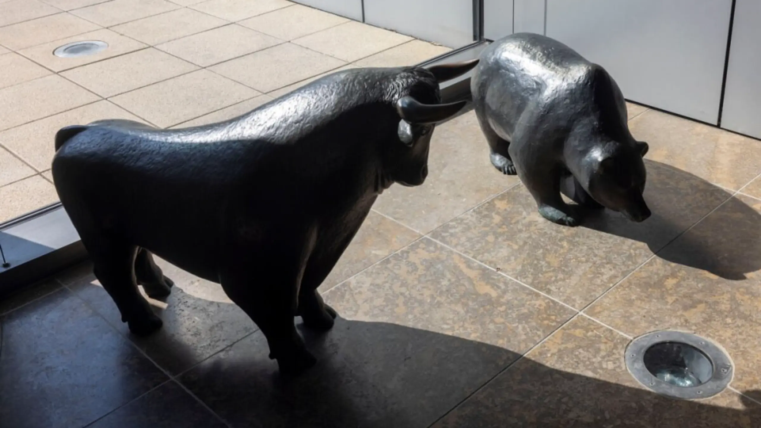 ++ ARCHIVBILD ++ Bulle und Bär sind im Moment noch ruhig