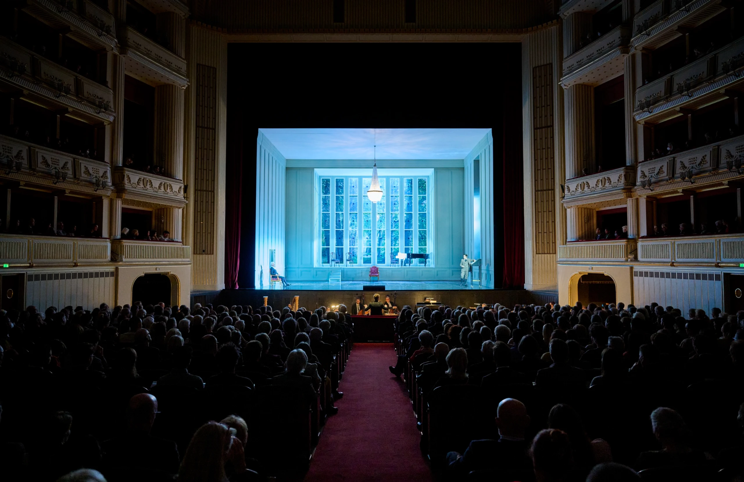 © Wiener Staatsoper / Michael Pöhn Blurred image background