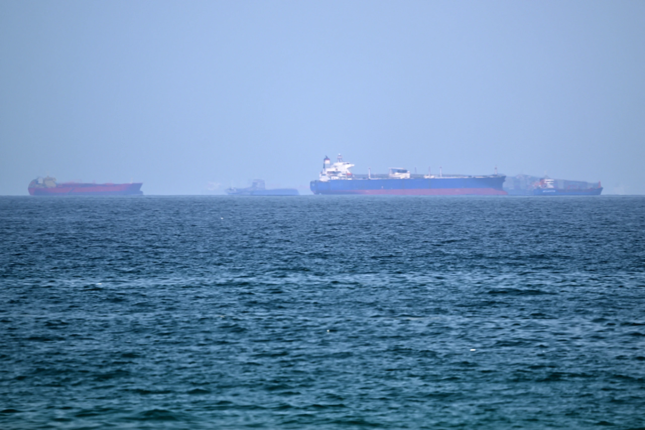 Straße von Hormuz passierbar, Folgen der Störungen wirken nach