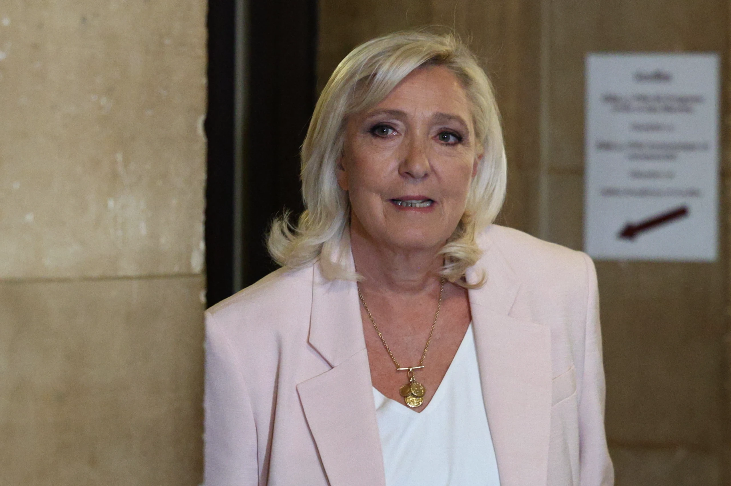 Marine Le Pen zu drei Jahren Haft und 15 Monaten Nichtwählbarkeit verurteilt