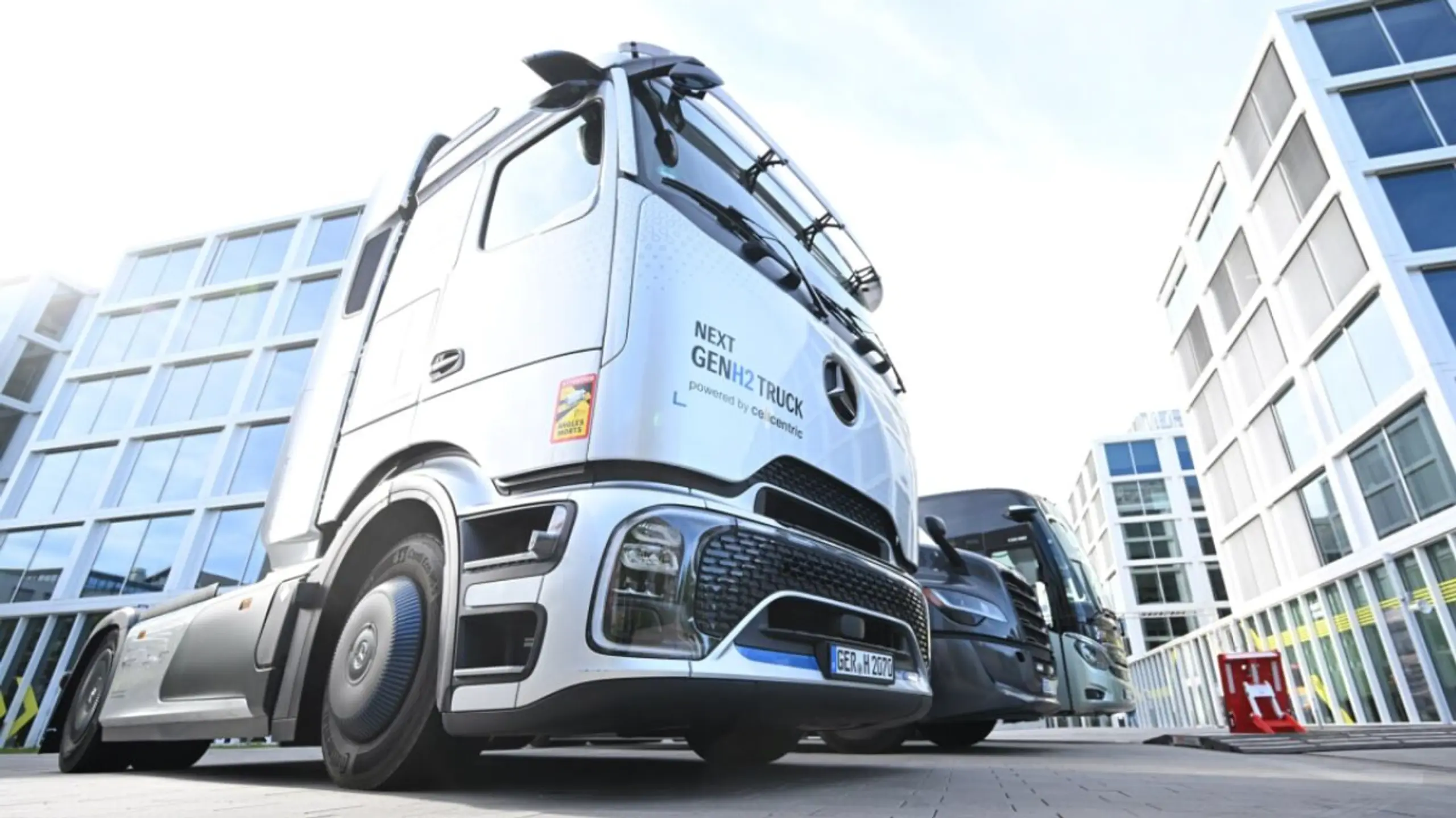 © APA/APA/dpa/Bernd Weißbrod ++ ARCHIVBILD ++ Daimler Truck verkauft mehr Nutzfahrzeuge