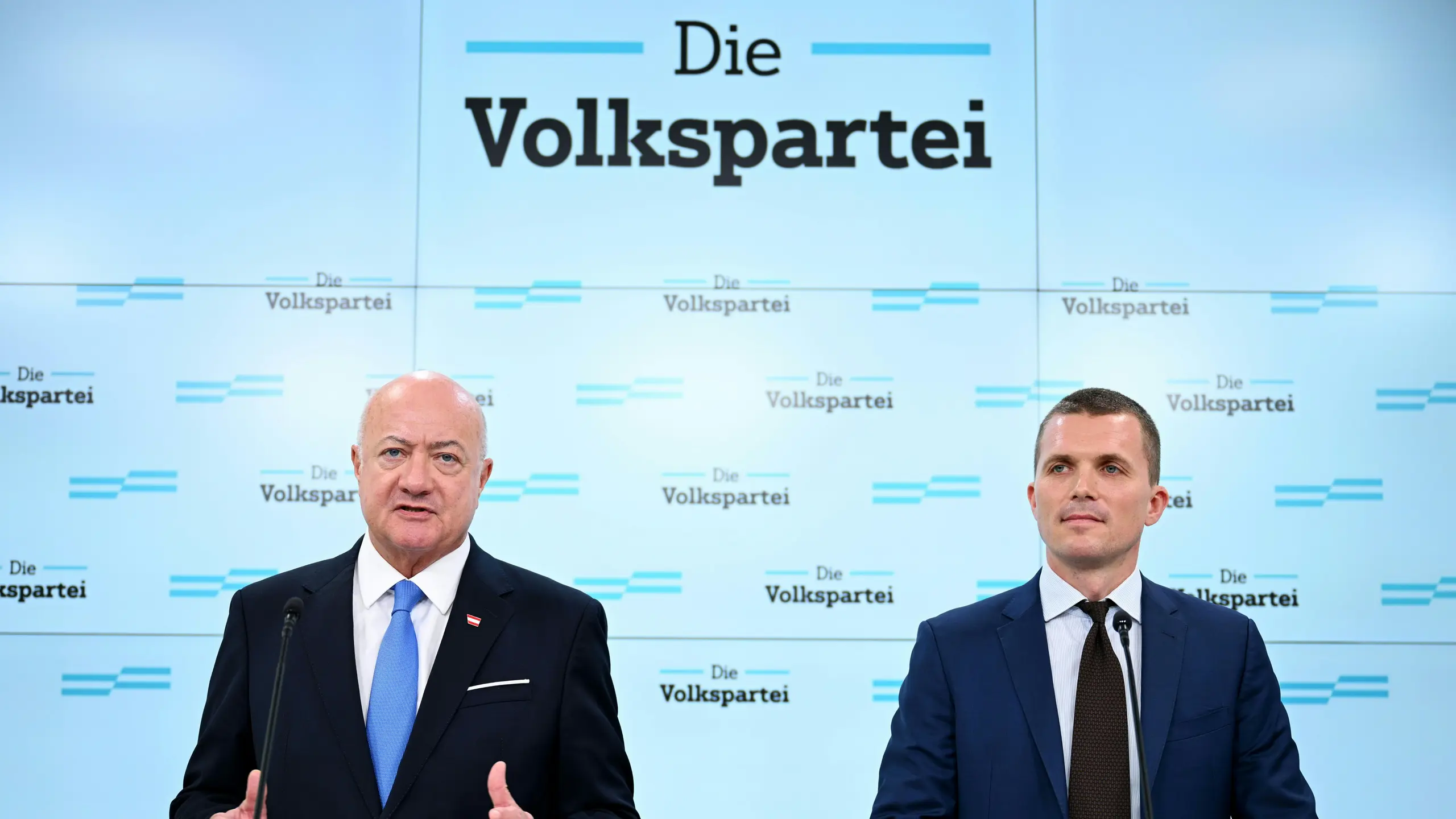 © APA/MAX SLOVENCIK ÖVP-Parteichef und Bundeskanzler Christian Stocker mit dem neuen ÖVP-Generalsekretär Markus Gstöttner