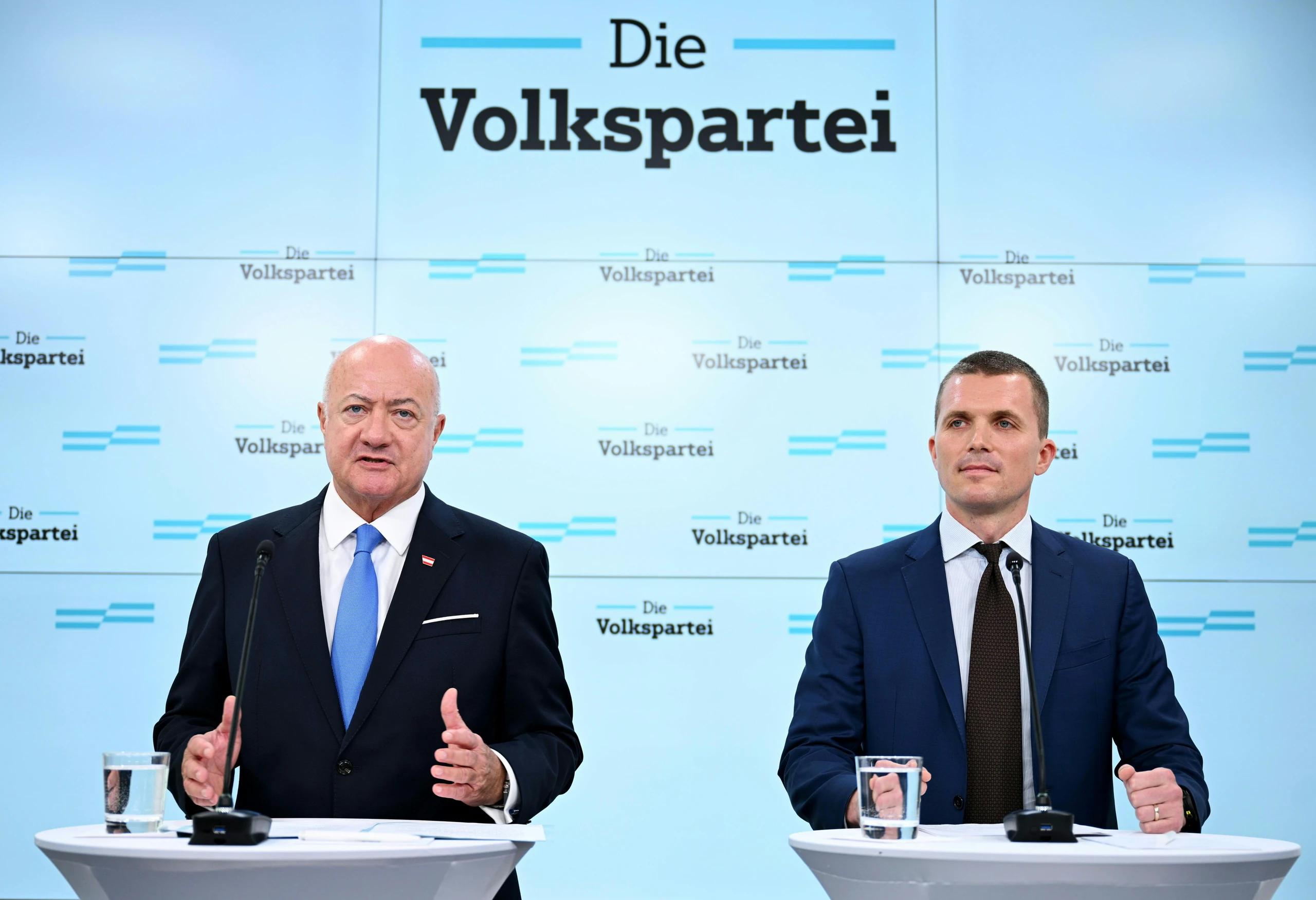 ÖVP-Parteichef und Bundeskanzler Christian Stocker mit dem neuen ÖVP-Generalsekretär Markus Gstöttner