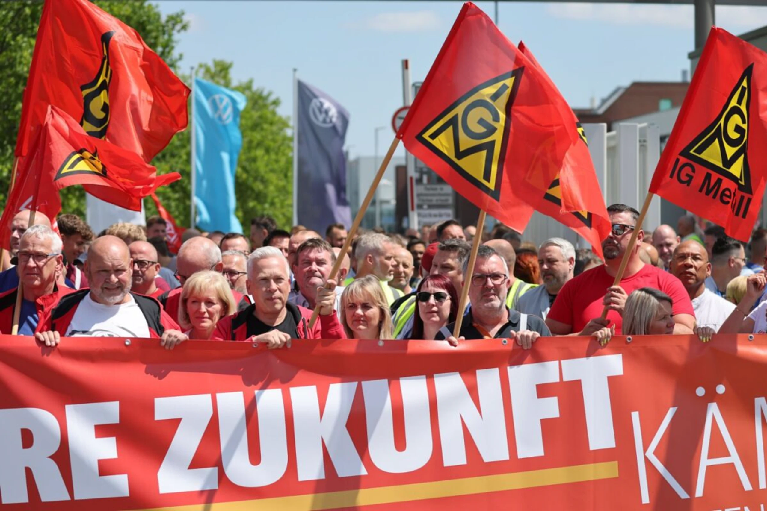 Berichten zufolge könnten 100.000 Jobs bei VW bedroht sein