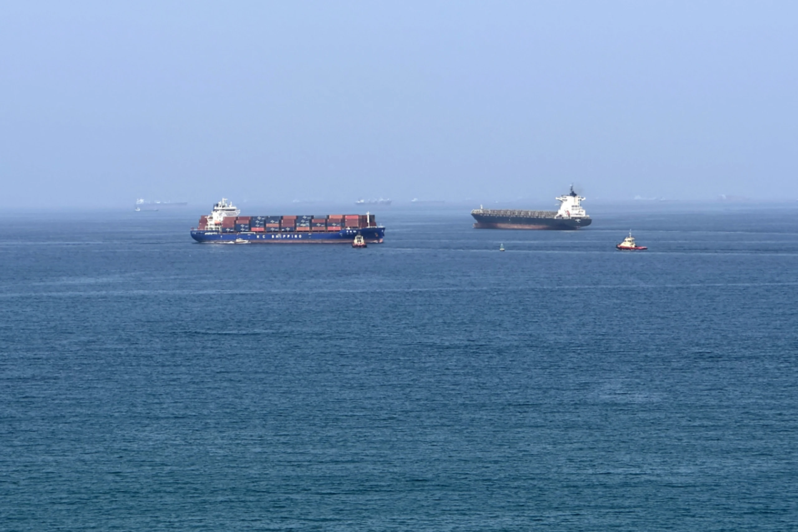 Containerschiffe in der Straße von Hormuz